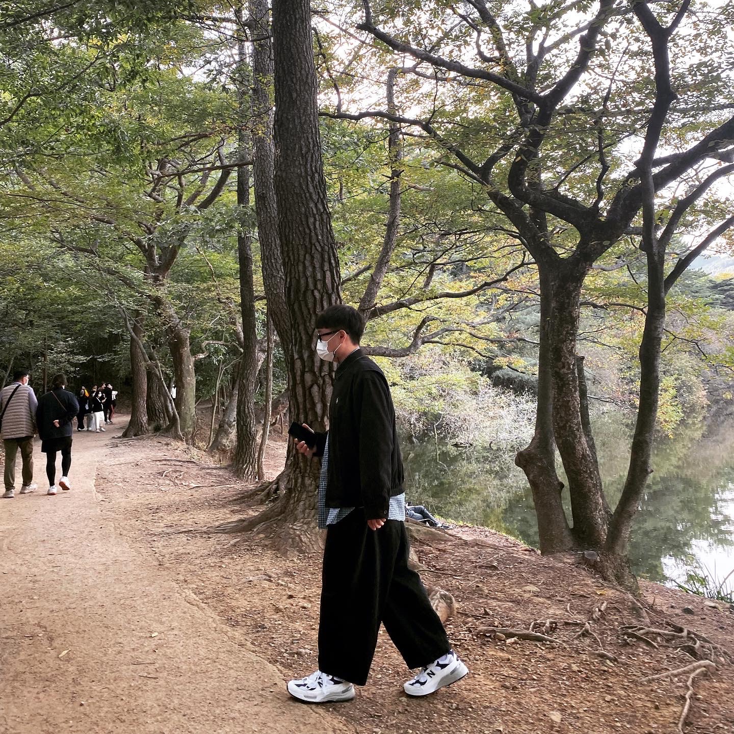 New Balance 992 Made in USA White Navy 착용 스타일