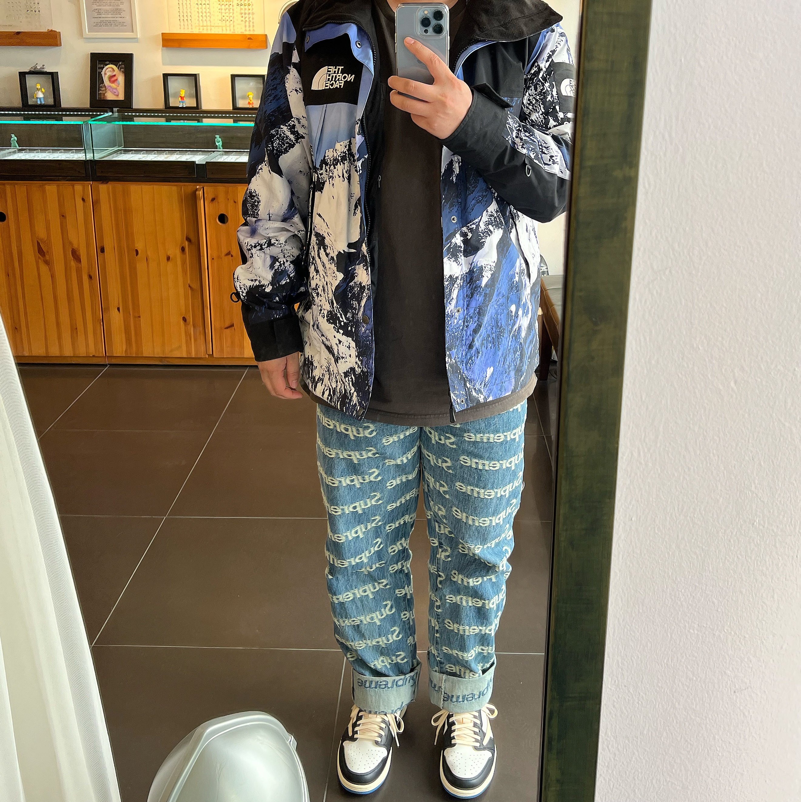 Supreme x The North Face Mountain Parka Blue White - 17FW, Supreme Frayed Logos Regular Jean Blue - 21SS 착용 스타일