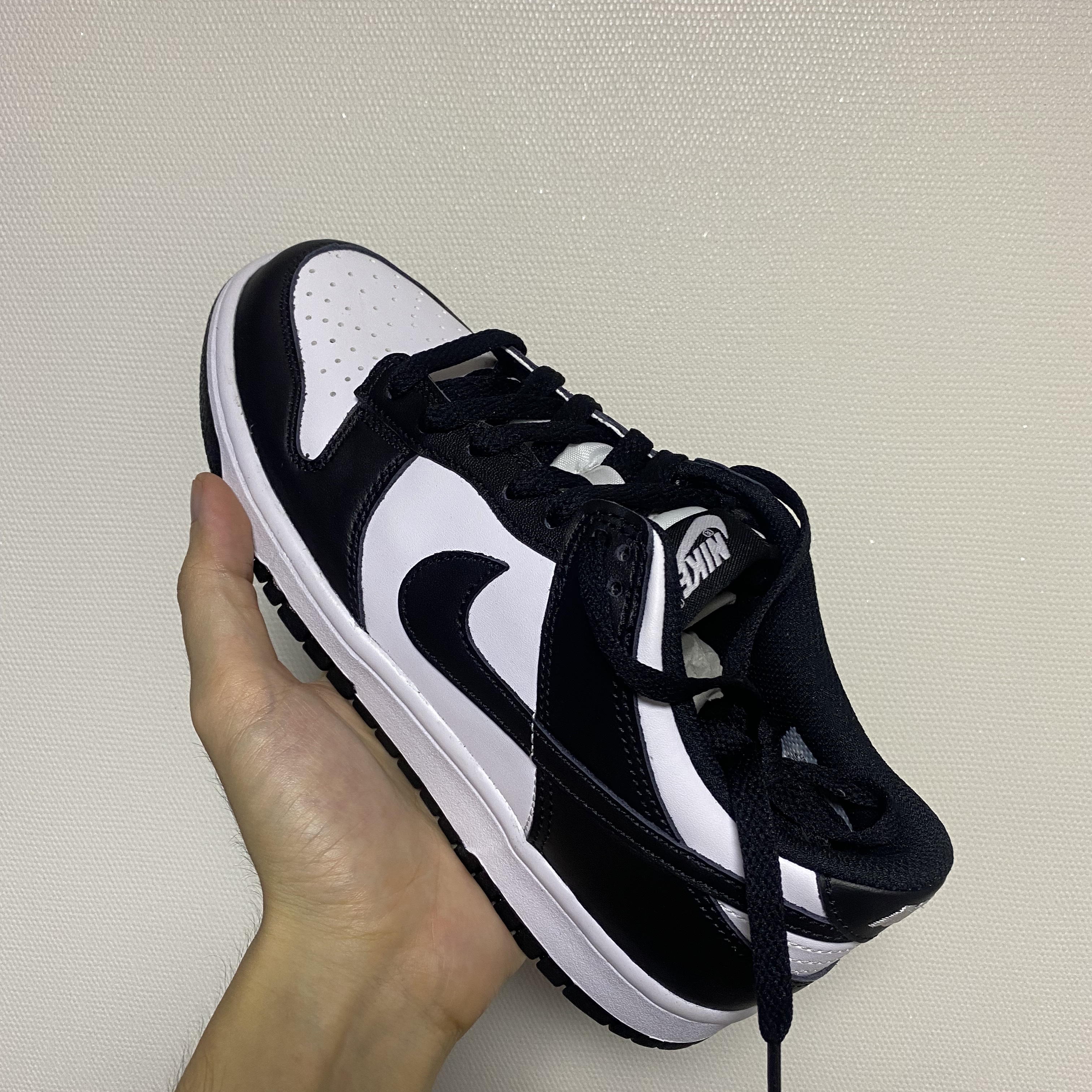 (GS) Nike Dunk Low Black 착용 스타일