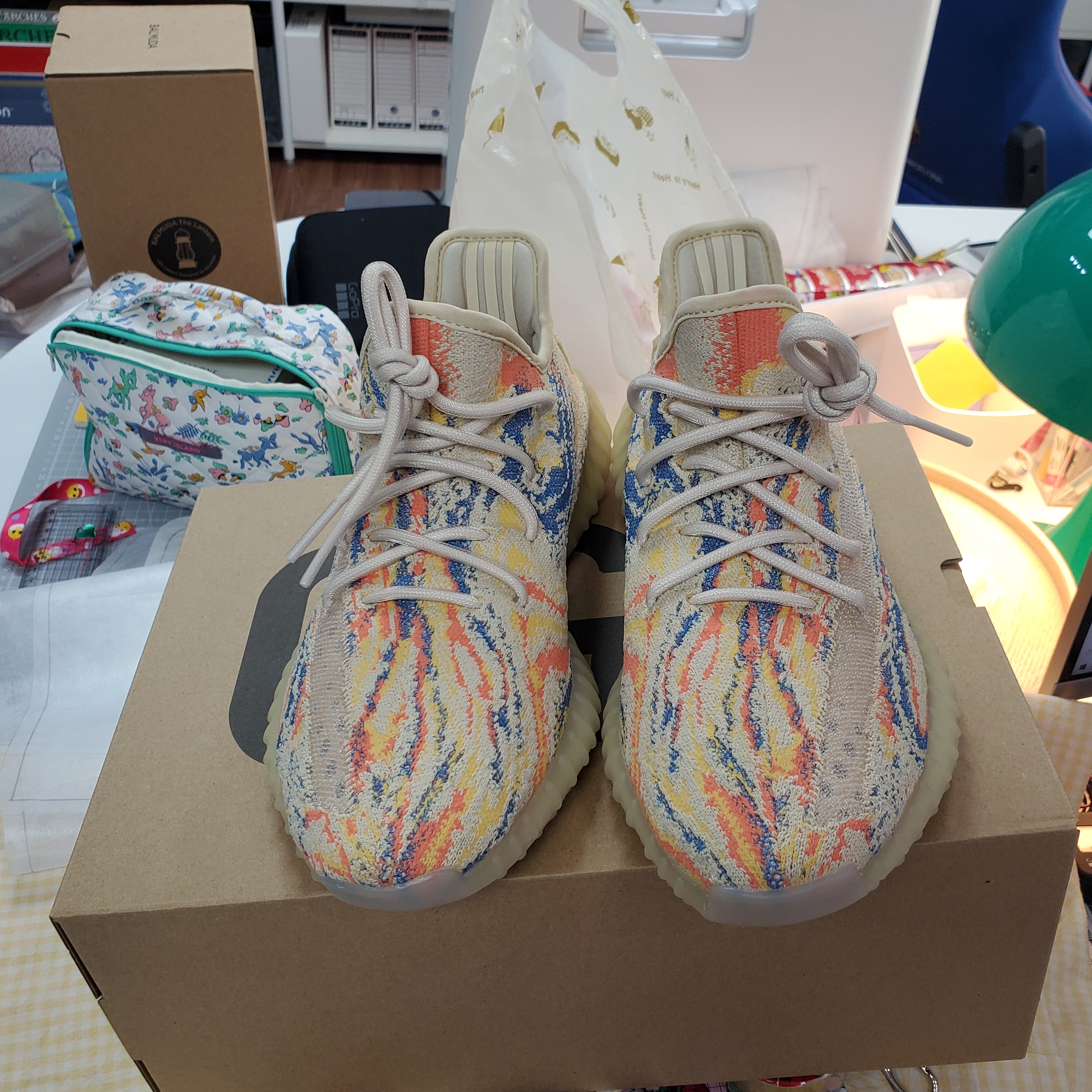 Adidas Yeezy Boost 350 V2 MX Oat 착용 스타일 - 1