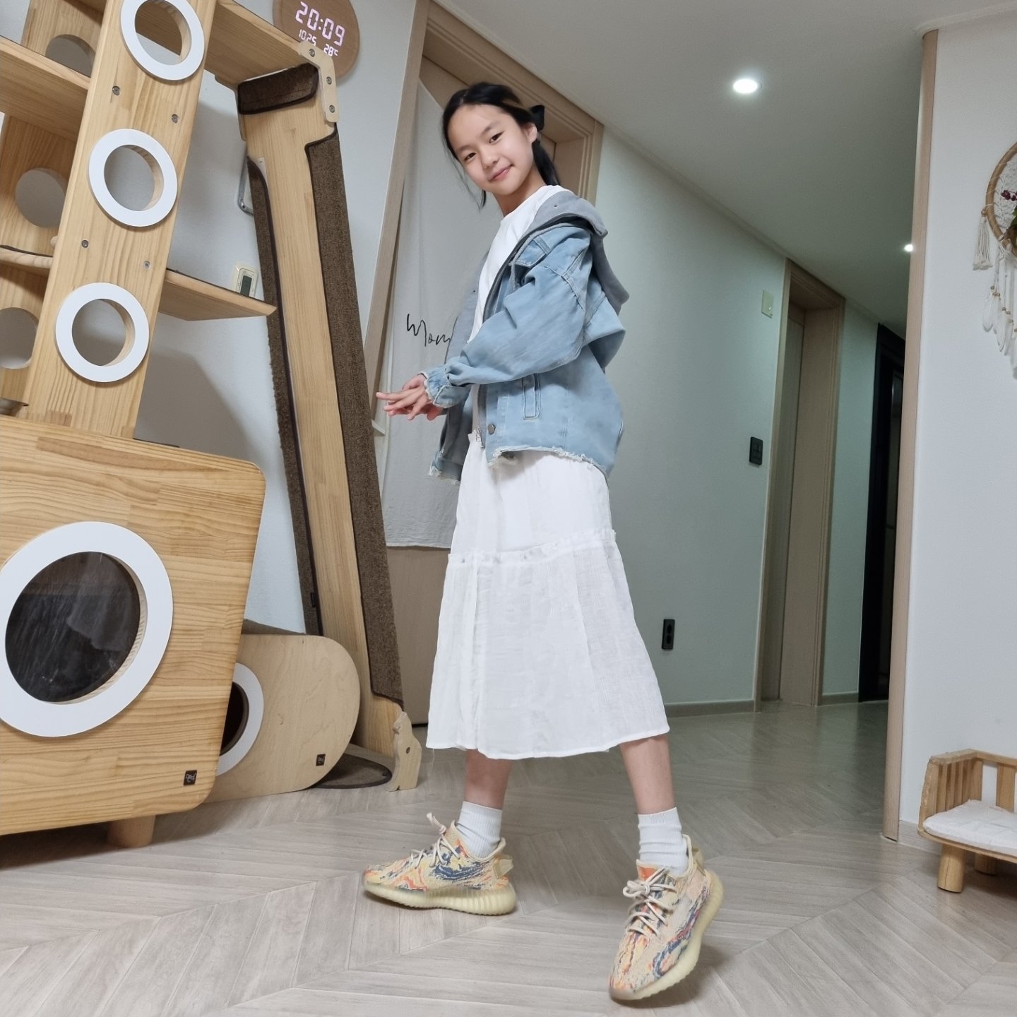 Adidas Yeezy Boost 350 V2 MX Oat 착용 스타일 - 1
