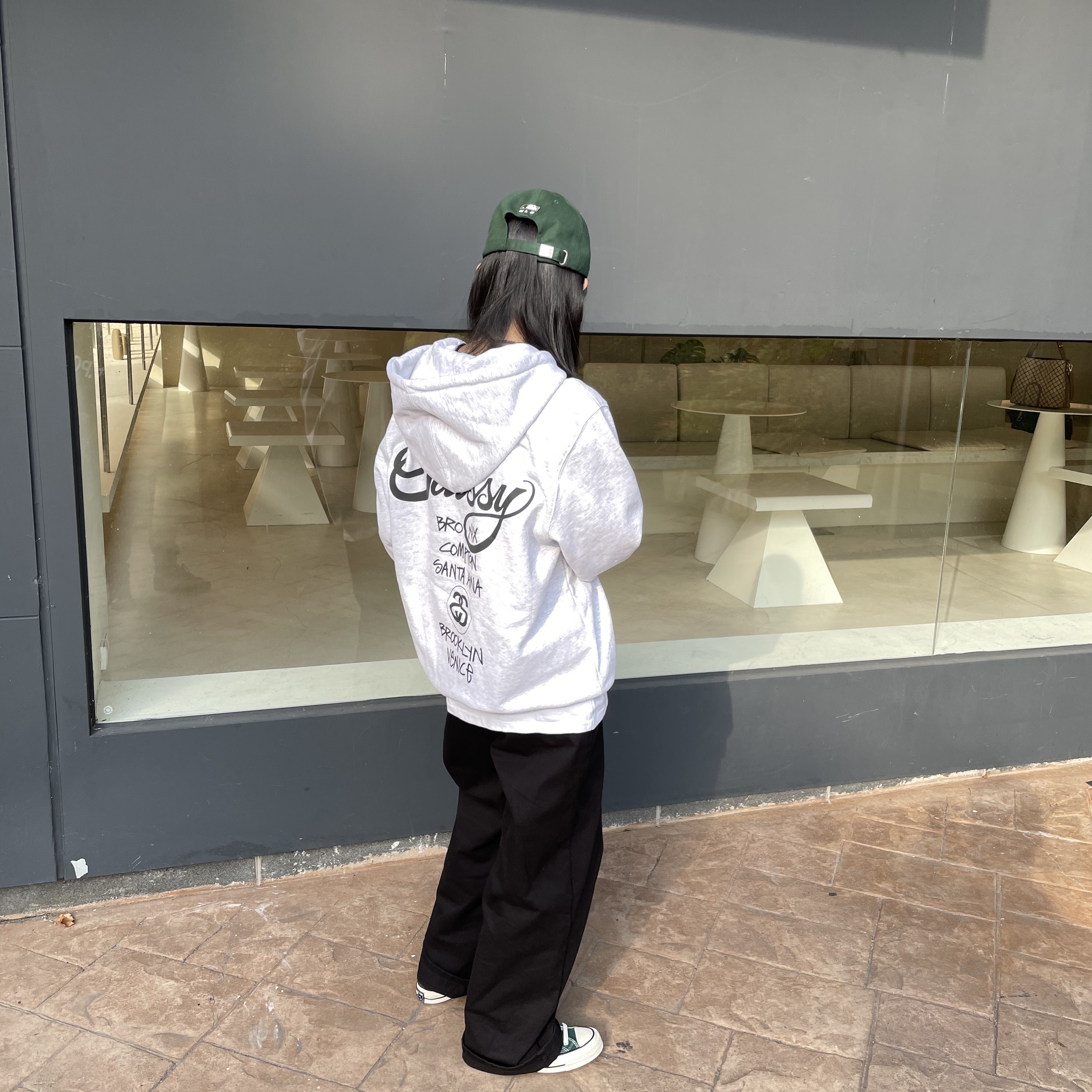 Stussy World Tour Zip Hoodie Ash Heather 2021, Converse Chuck 70 High Midnight Clover 착용 스타일 - 4