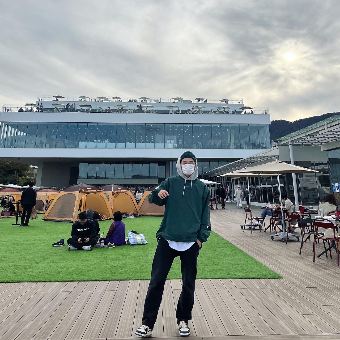 Nike x Drake Nocta Golf Crewneck Top Green - US/EU, Jordan 1 x Travis Scott x Fragment Retro Low OG SP Military Blue 착용 스타일 - 2