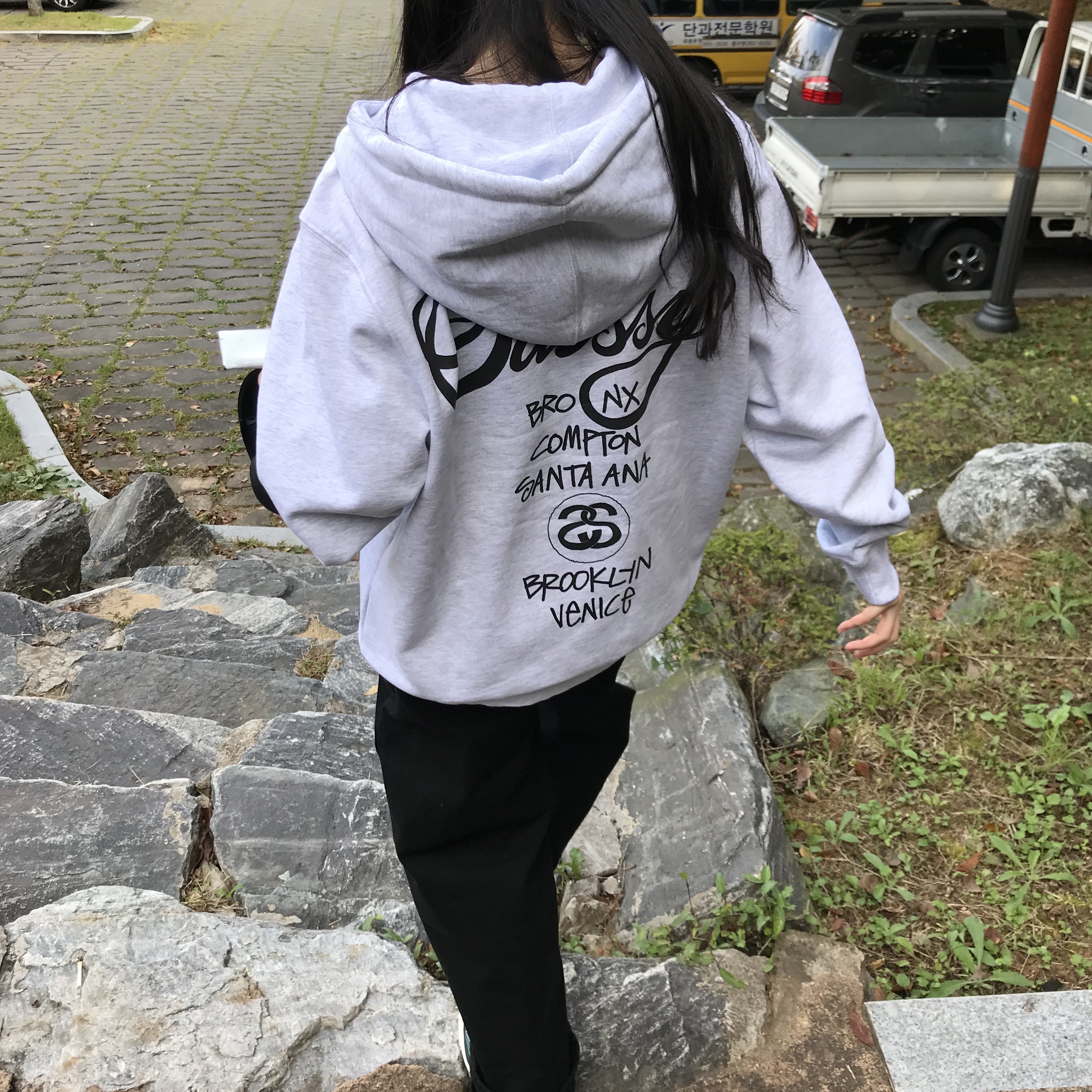 Stussy World Tour Zip Hoodie Ash Heather 2021, Converse Chuck 70 High Midnight Clover 착용 스타일 - 1