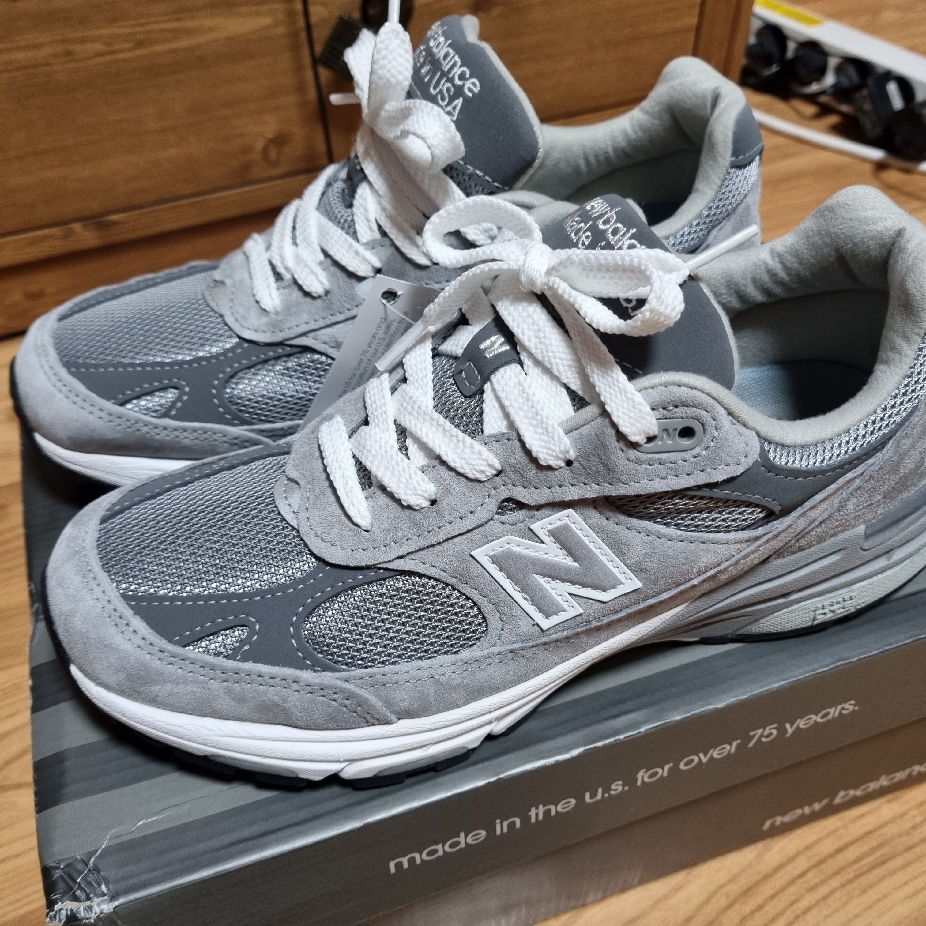 (W) New Balance 993 Made in USA Grey - B Standard 착용 스타일 - 1
