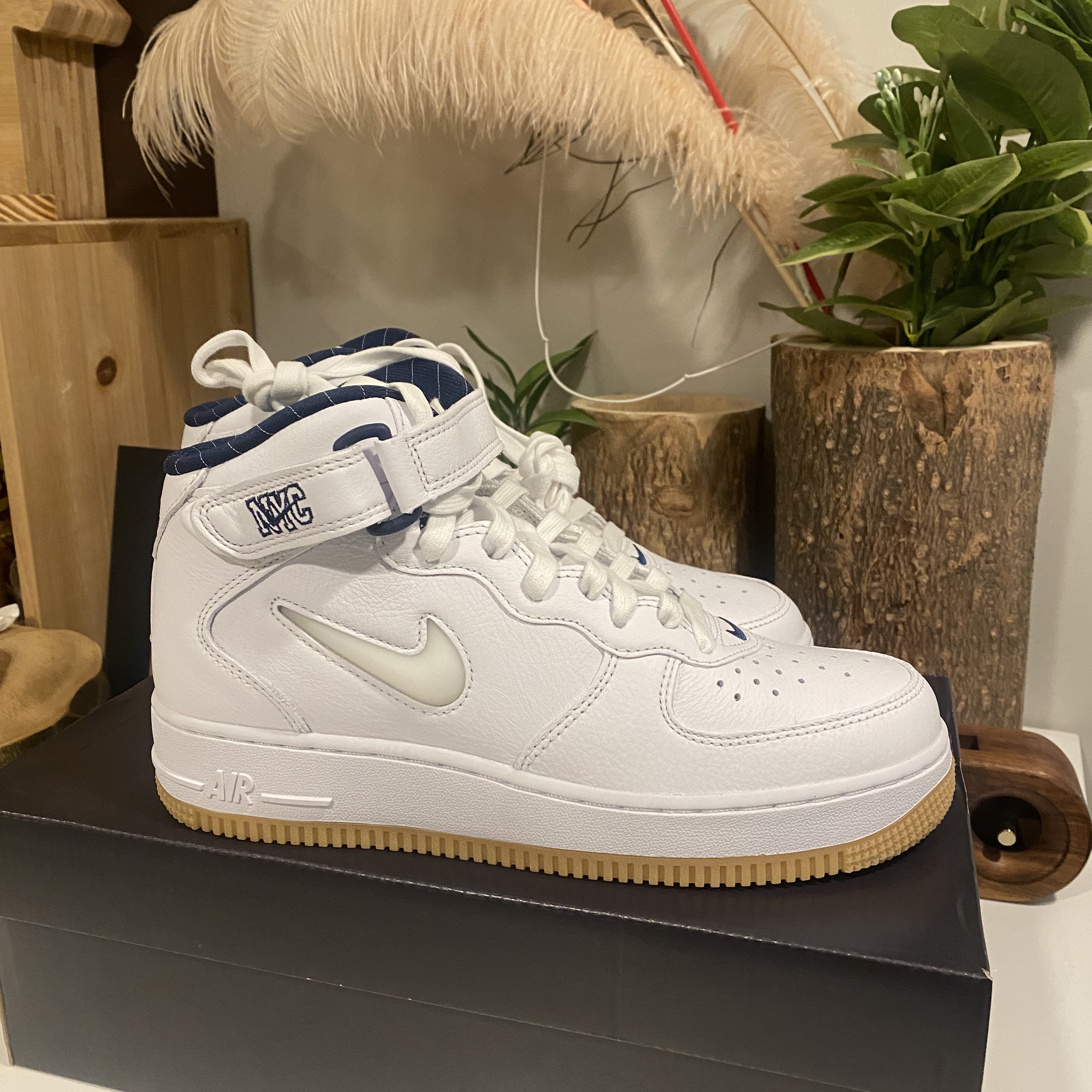 Nike Air Force 1 Mid QS NYC White Midnight Navy 착용 스타일 - 1