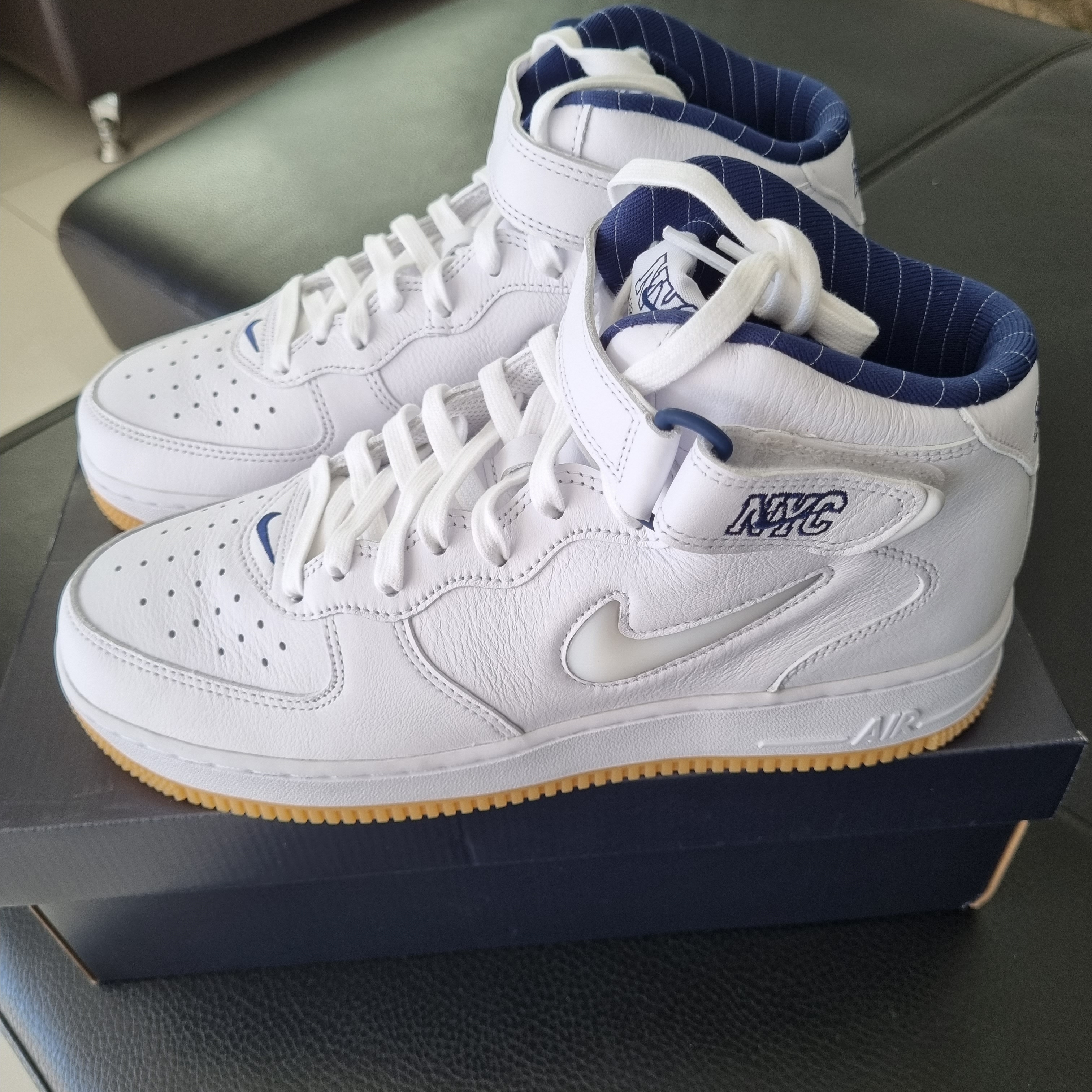 Nike Air Force 1 Mid QS NYC White Midnight Navy 착용 스타일 - 1