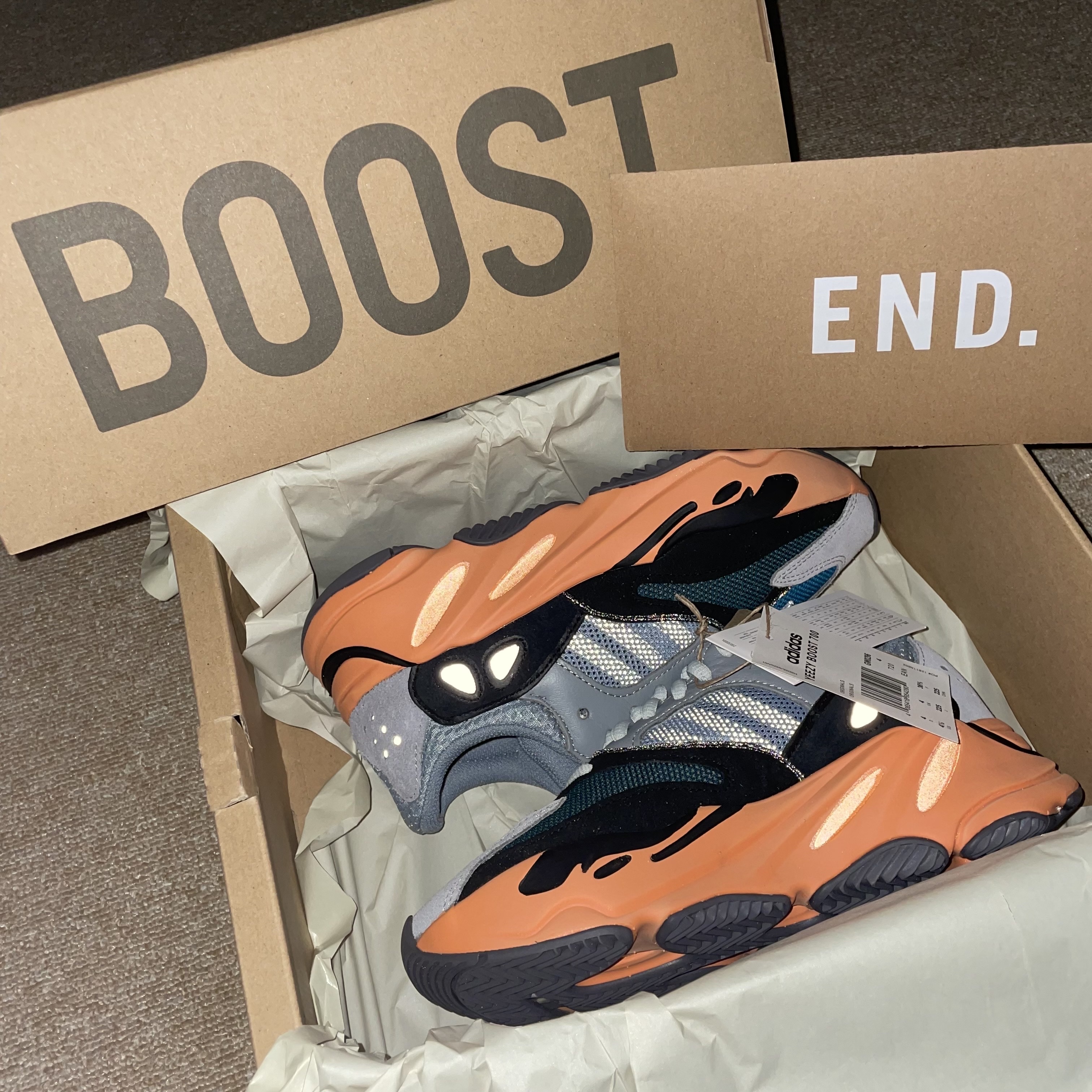 Adidas Yeezy Boost 700 Wash Orange 착용 스타일 - 3