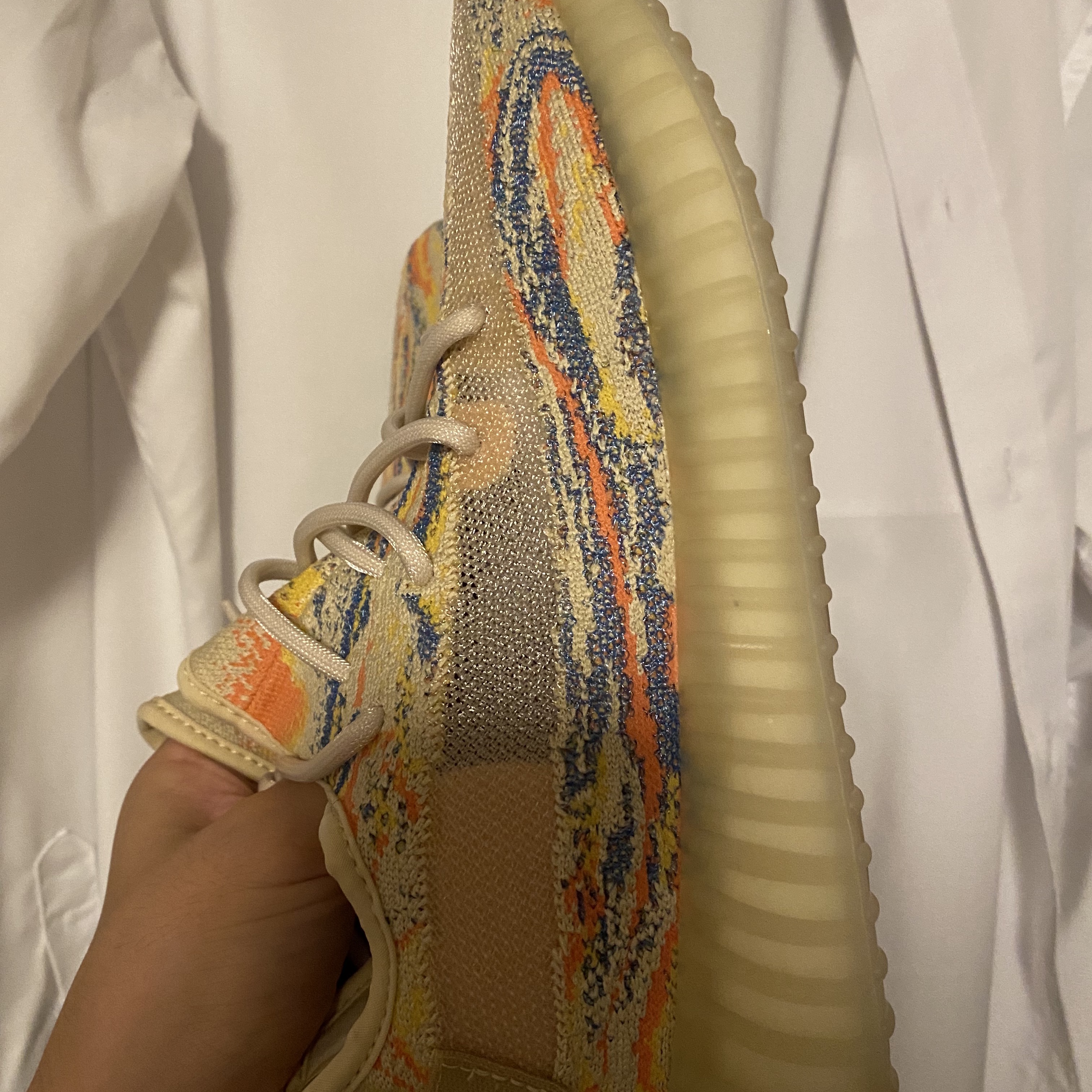Adidas Yeezy Boost 350 V2 MX Oat 착용 스타일 - 3