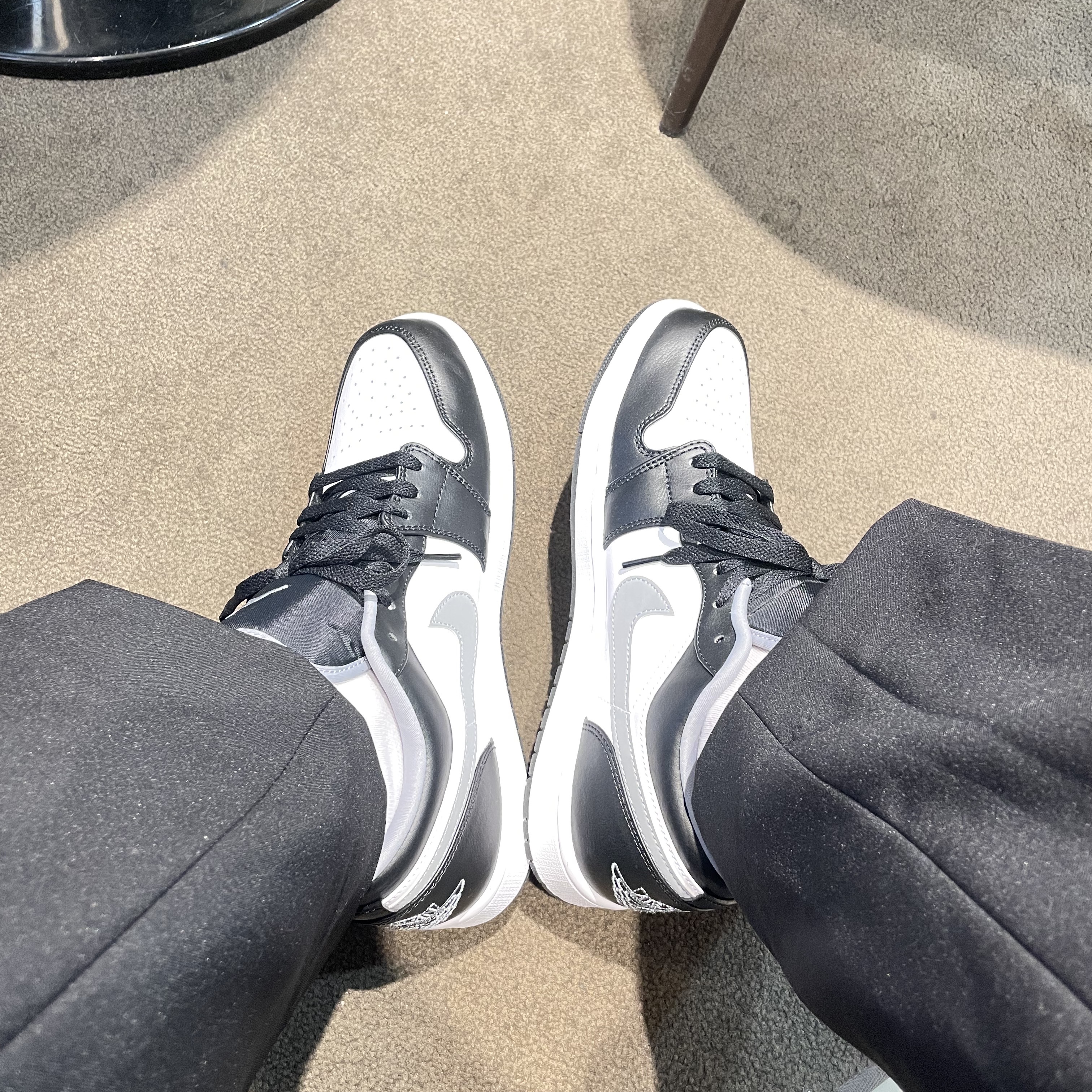 Jordan 1 Low Black Particle Grey 착용 스타일
