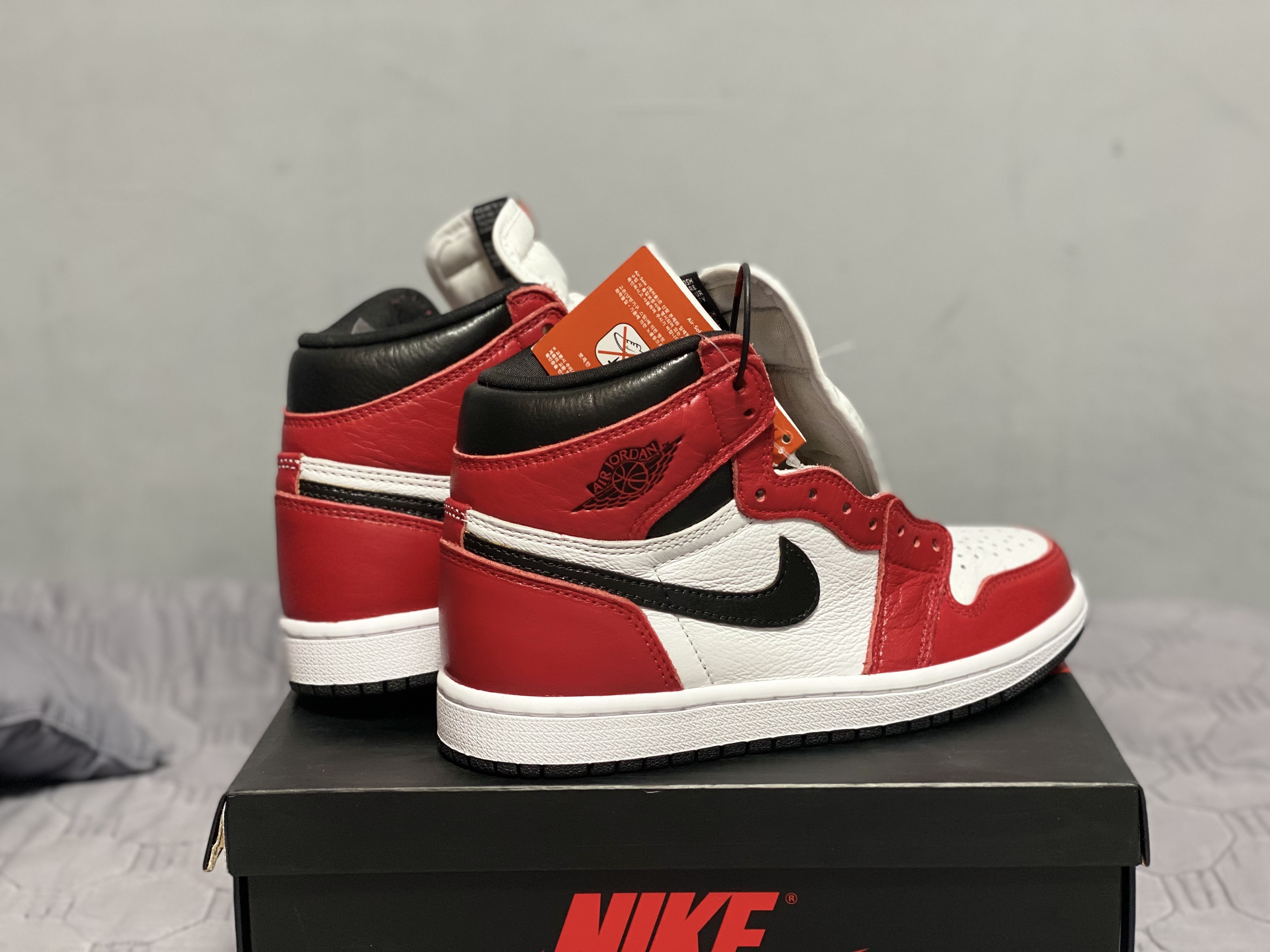 Jordan 1 Retro High OG Light Fusion Red 착용 스타일 - 3
