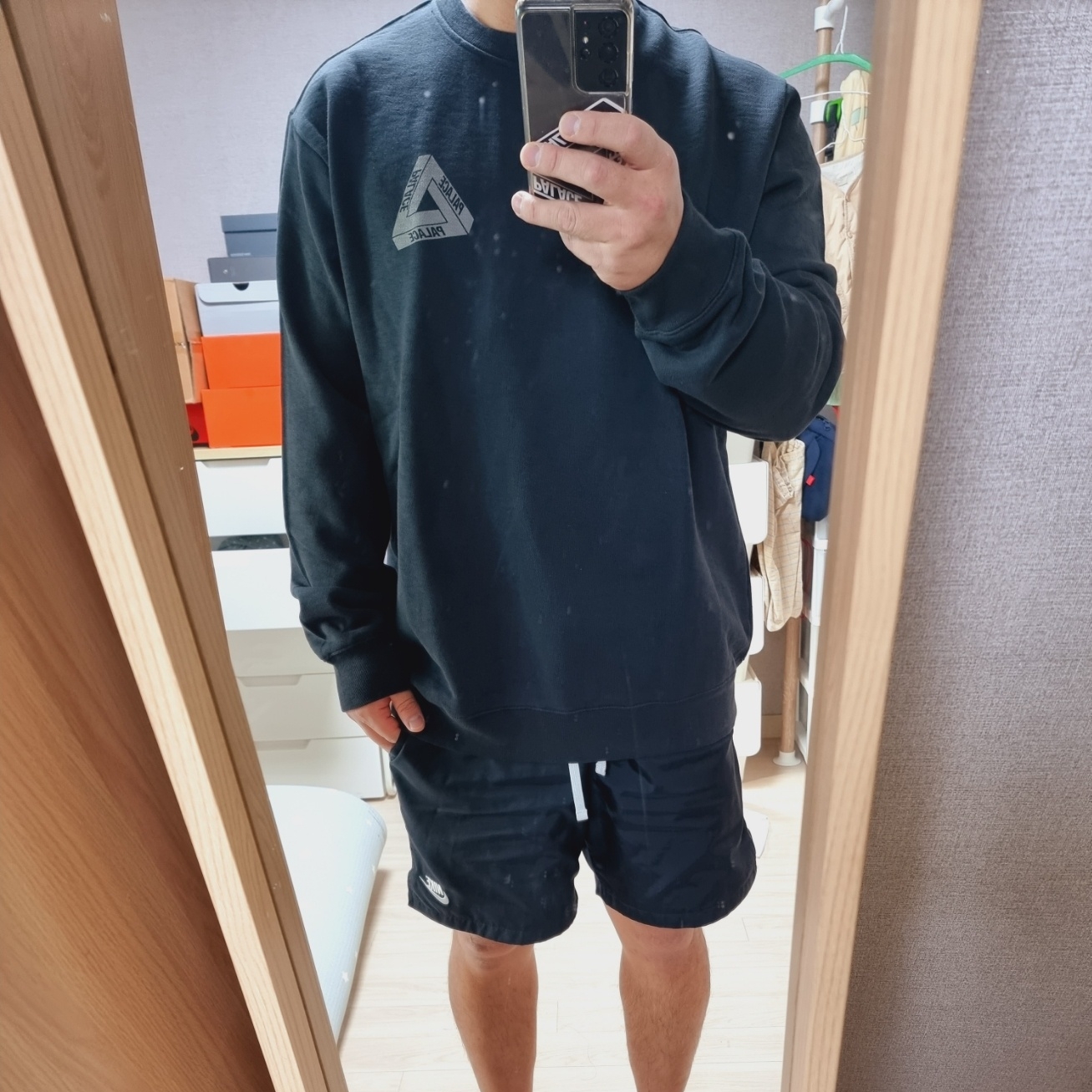 Palace Slub Crew Black - 21FW 착용 스타일
