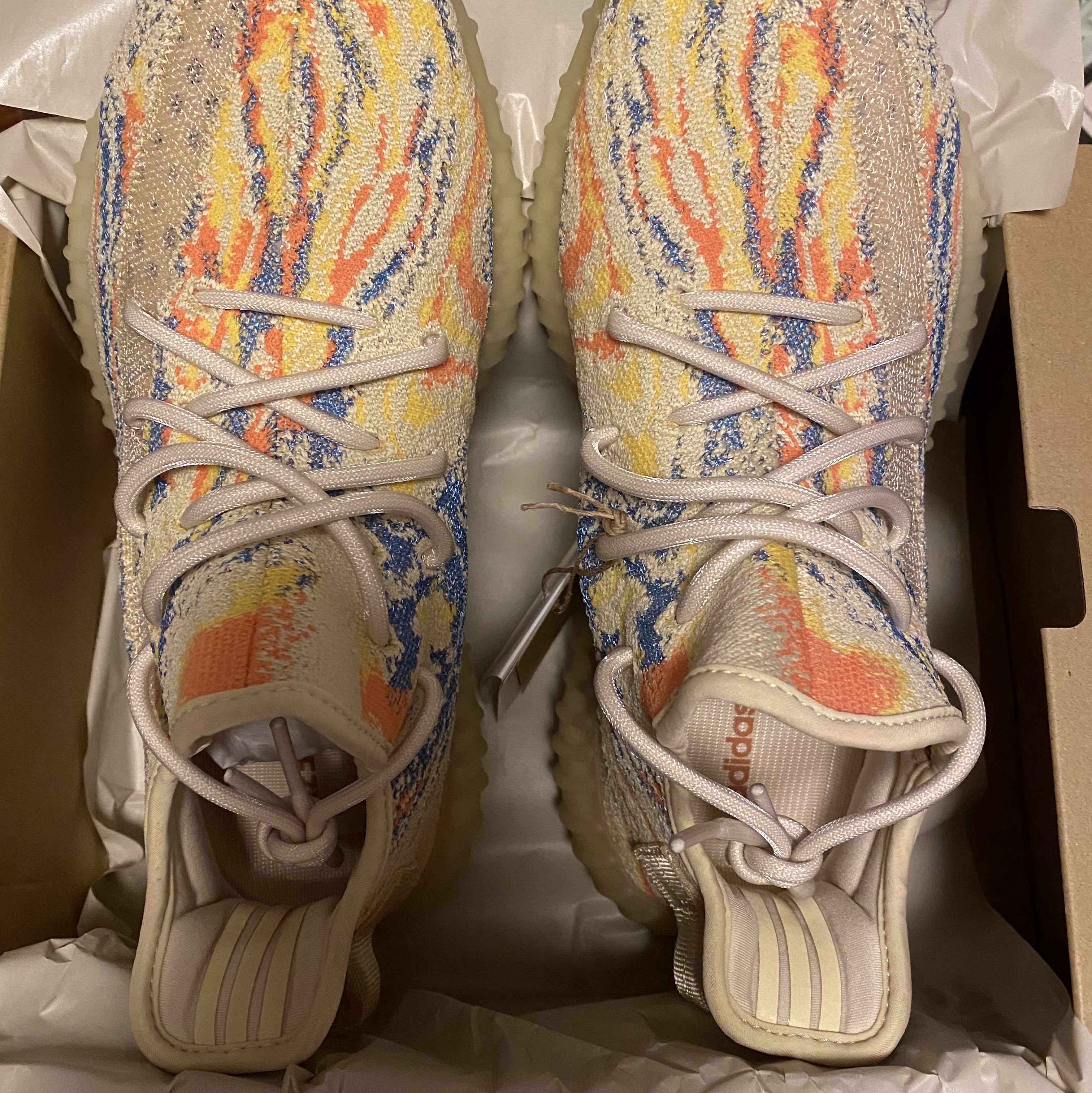 Adidas Yeezy Boost 350 V2 MX Oat 착용 스타일 - 1