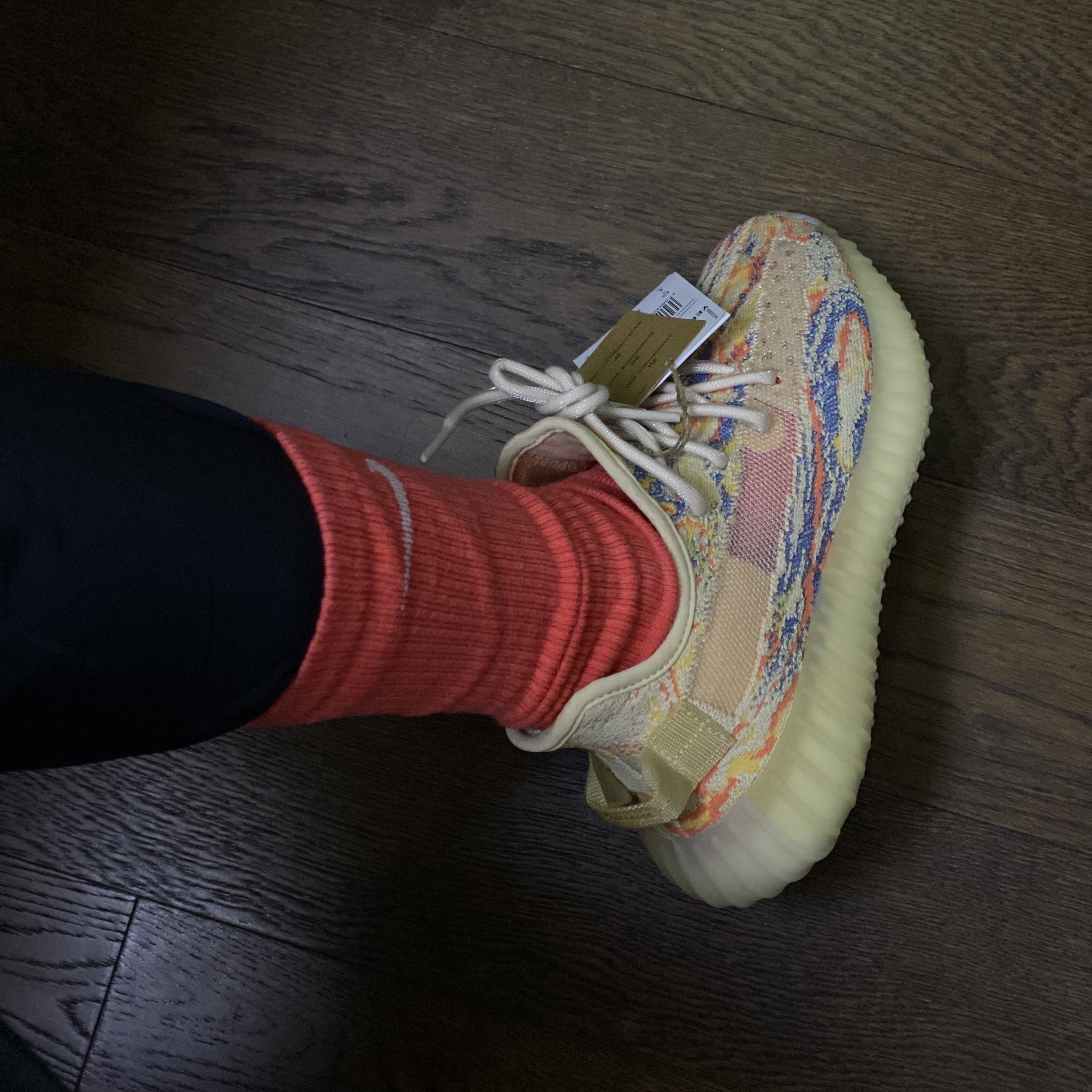 Adidas Yeezy Boost 350 V2 MX Oat 착용 스타일