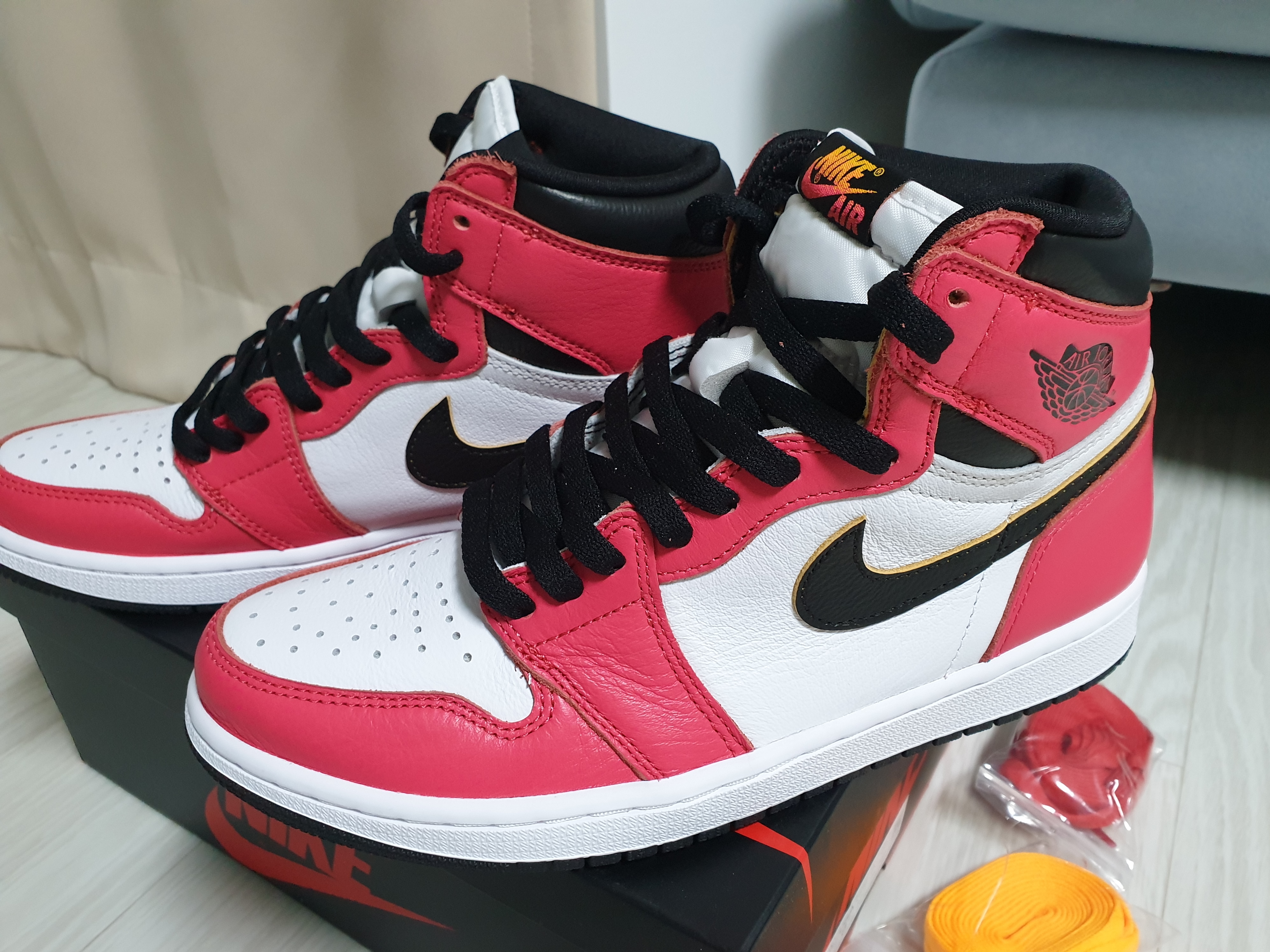 Jordan 1 Retro High OG Light Fusion Red 착용 스타일