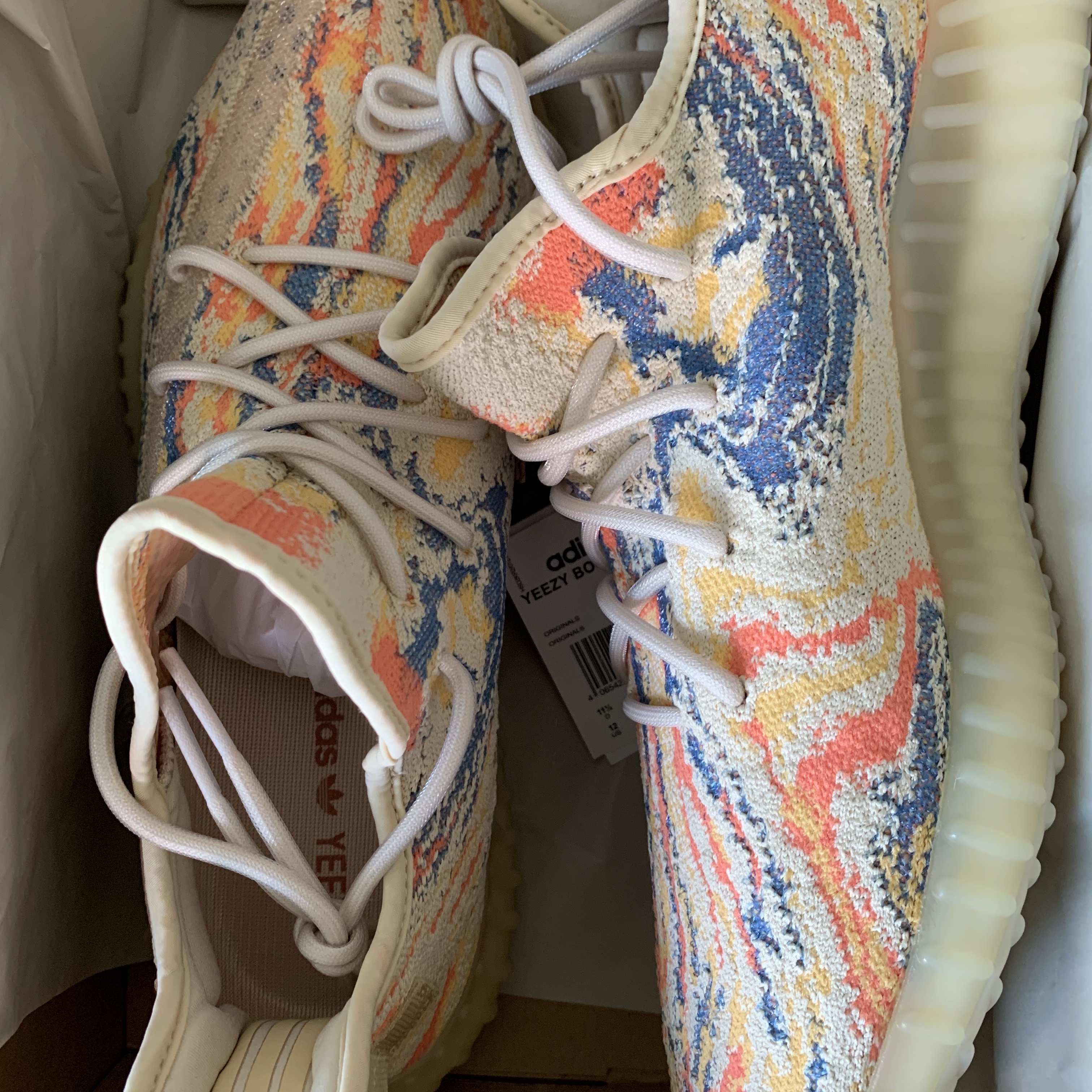 Adidas Yeezy Boost 350 V2 MX Oat 착용 스타일