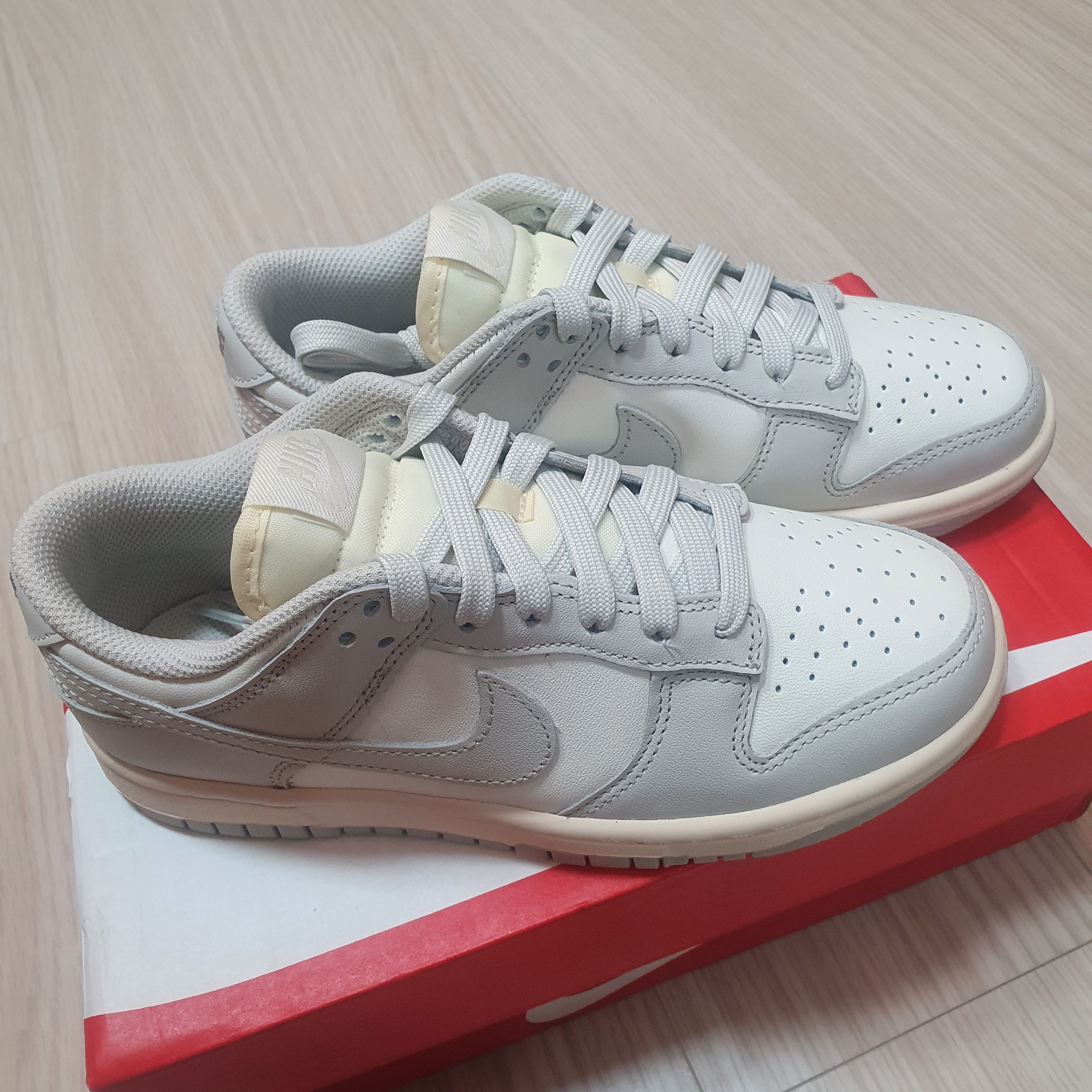 (W) Nike Dunk Low Light Bone 착용 스타일 - 4