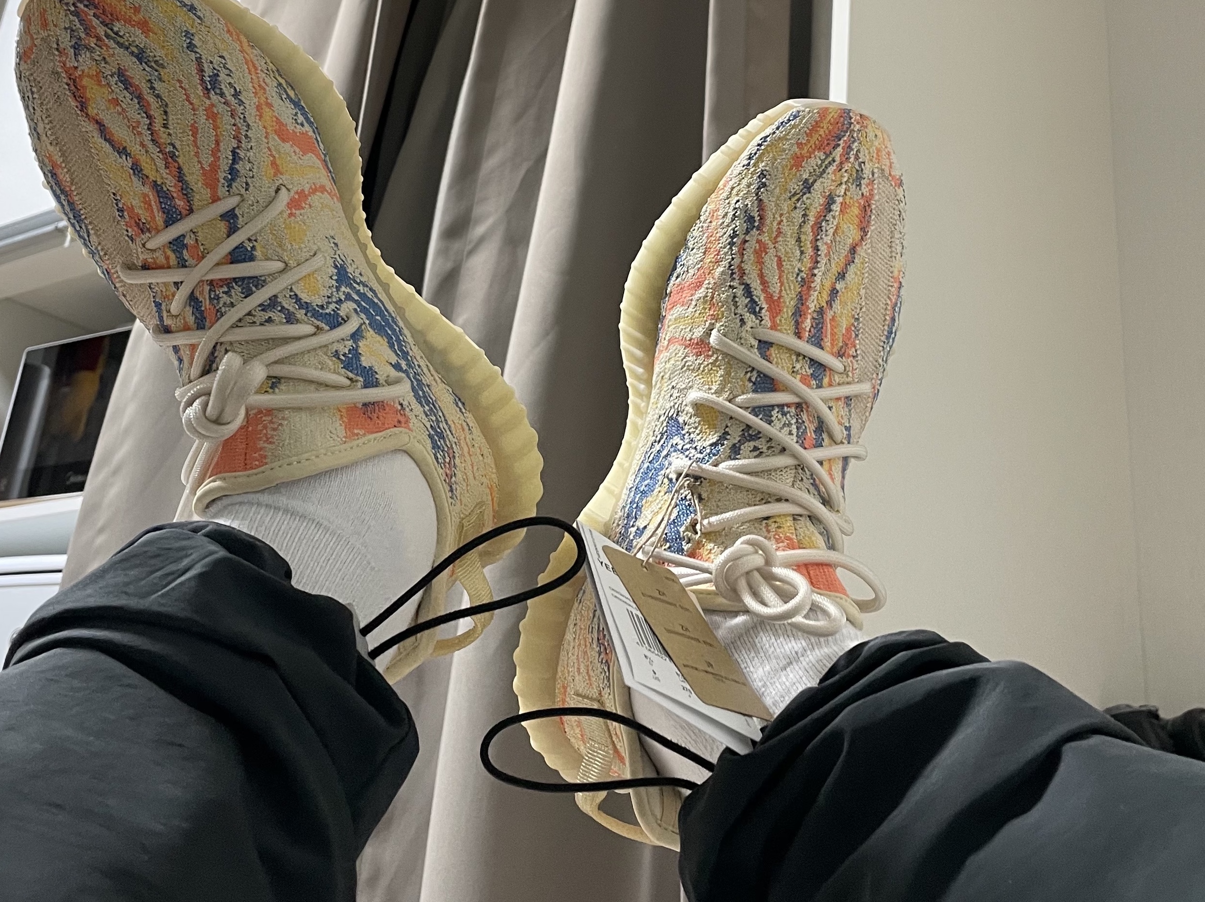 Adidas Yeezy Boost 350 V2 MX Oat, Essentials Track Pants Black - 20FW 착용 스타일 - 3