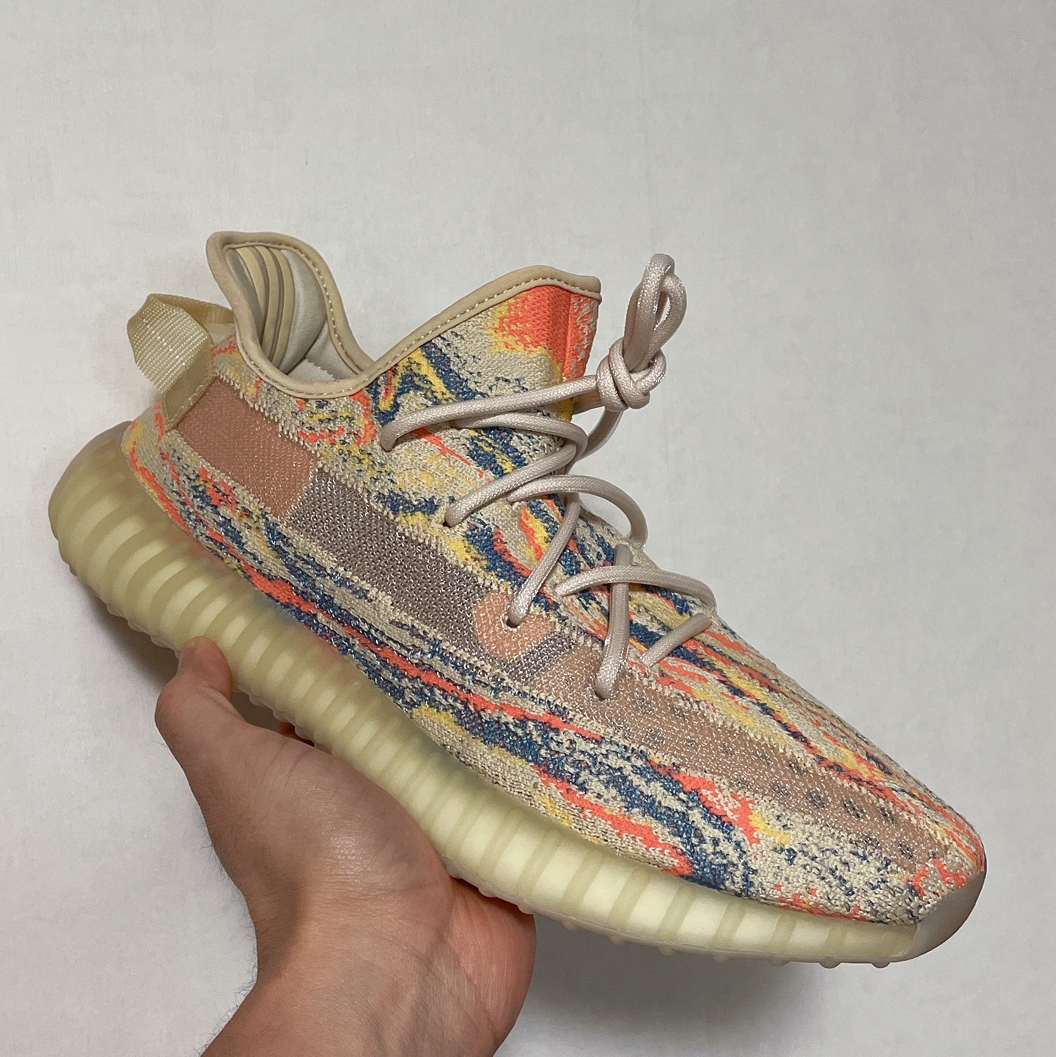 Adidas Yeezy Boost 350 V2 MX Oat 착용 스타일