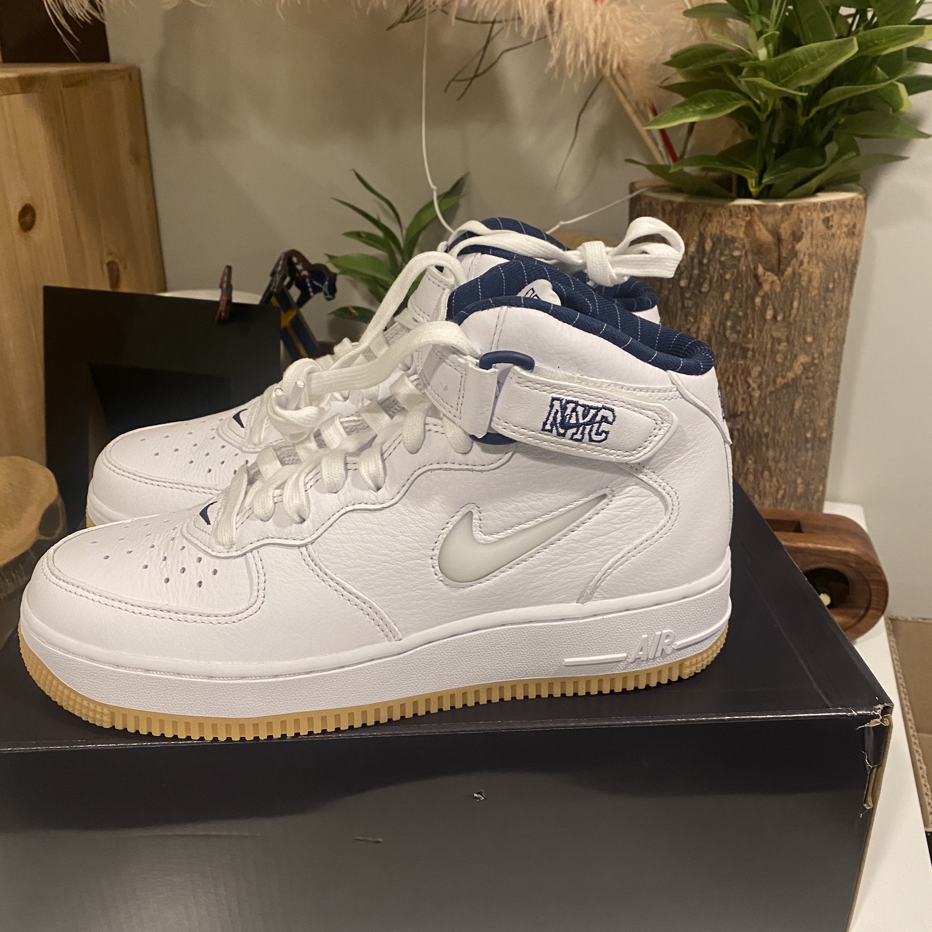 Nike Air Force 1 Mid QS NYC White Midnight Navy 착용 스타일 - 2