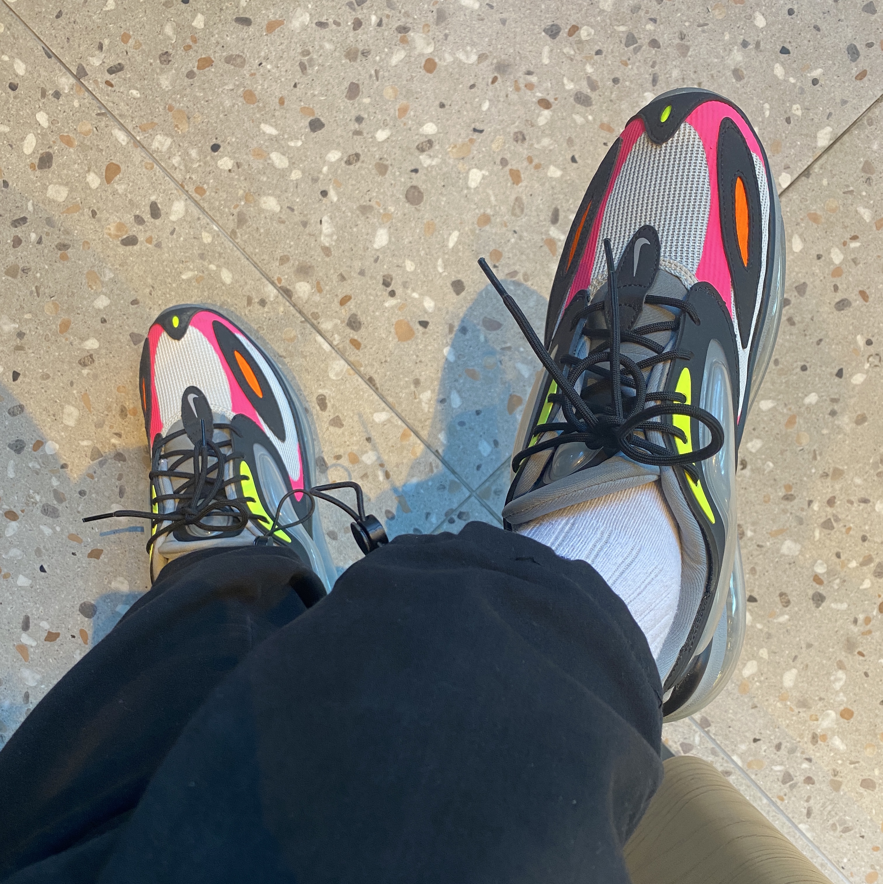 Nike Air Max Zephyr Photon Dust 착용 스타일