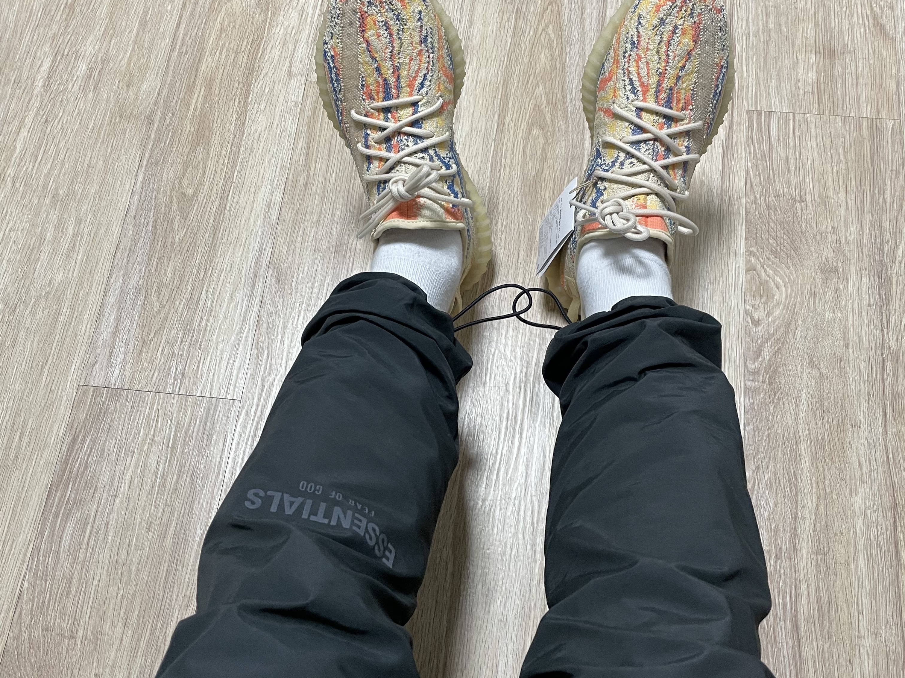 Adidas Yeezy Boost 350 V2 MX Oat, Essentials Track Pants Black - 20FW 착용 스타일 - 2