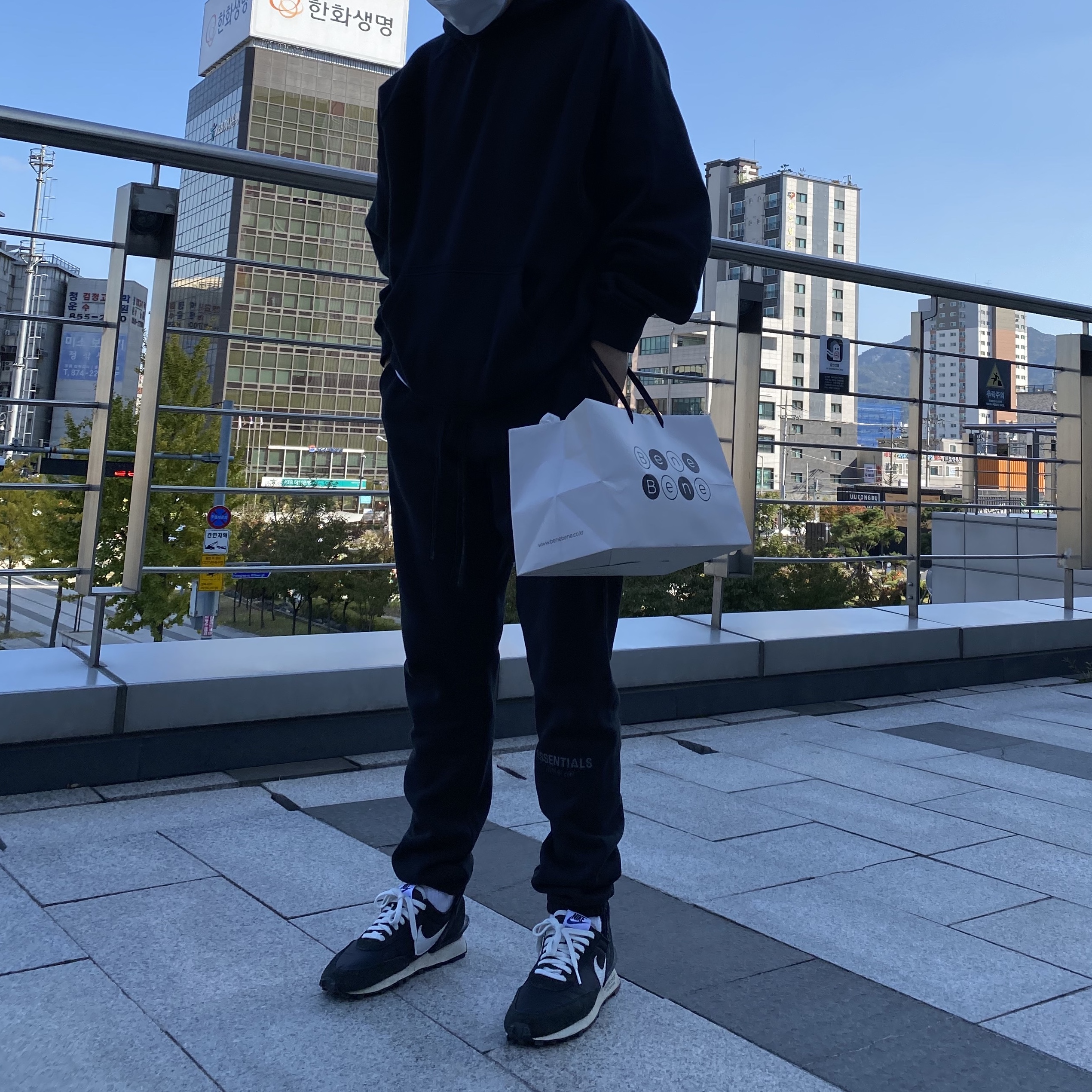 Essentials Pull-Over Hoodie Black - 21SS, Essentials Sweatpants Black - 21SS 착용 스타일 - 2