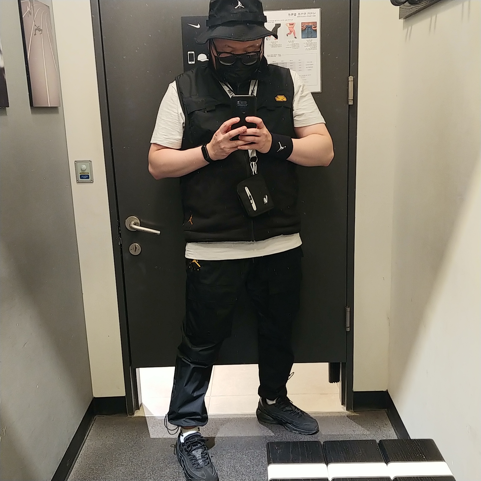 Nike Air Max 95 Triple Black, Jordan Zion Bucket Hat Black 착용 스타일