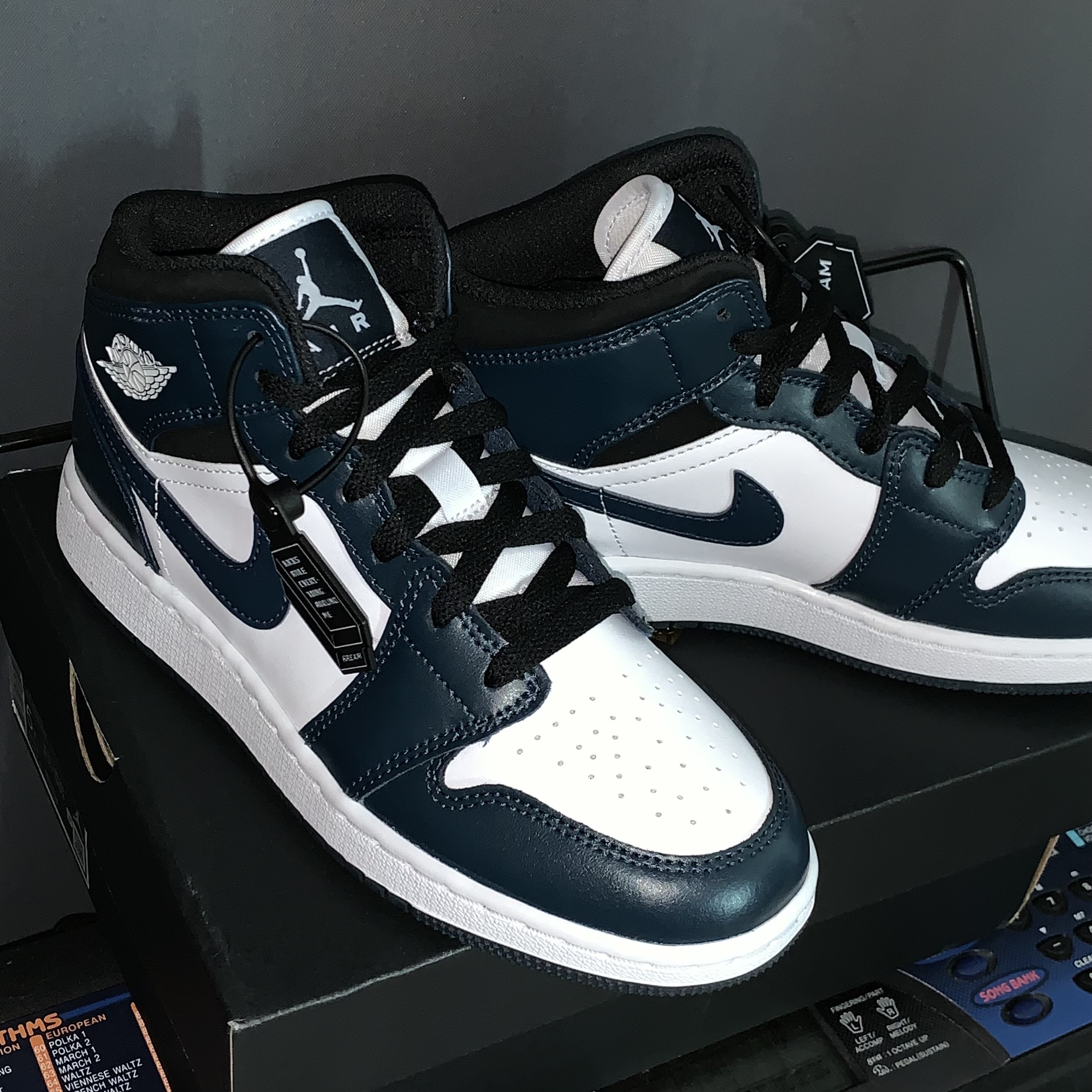 (GS) Jordan 1 Mid Dark Teal, Jordan 1 Mid Dark Teal 착용 스타일 - 1