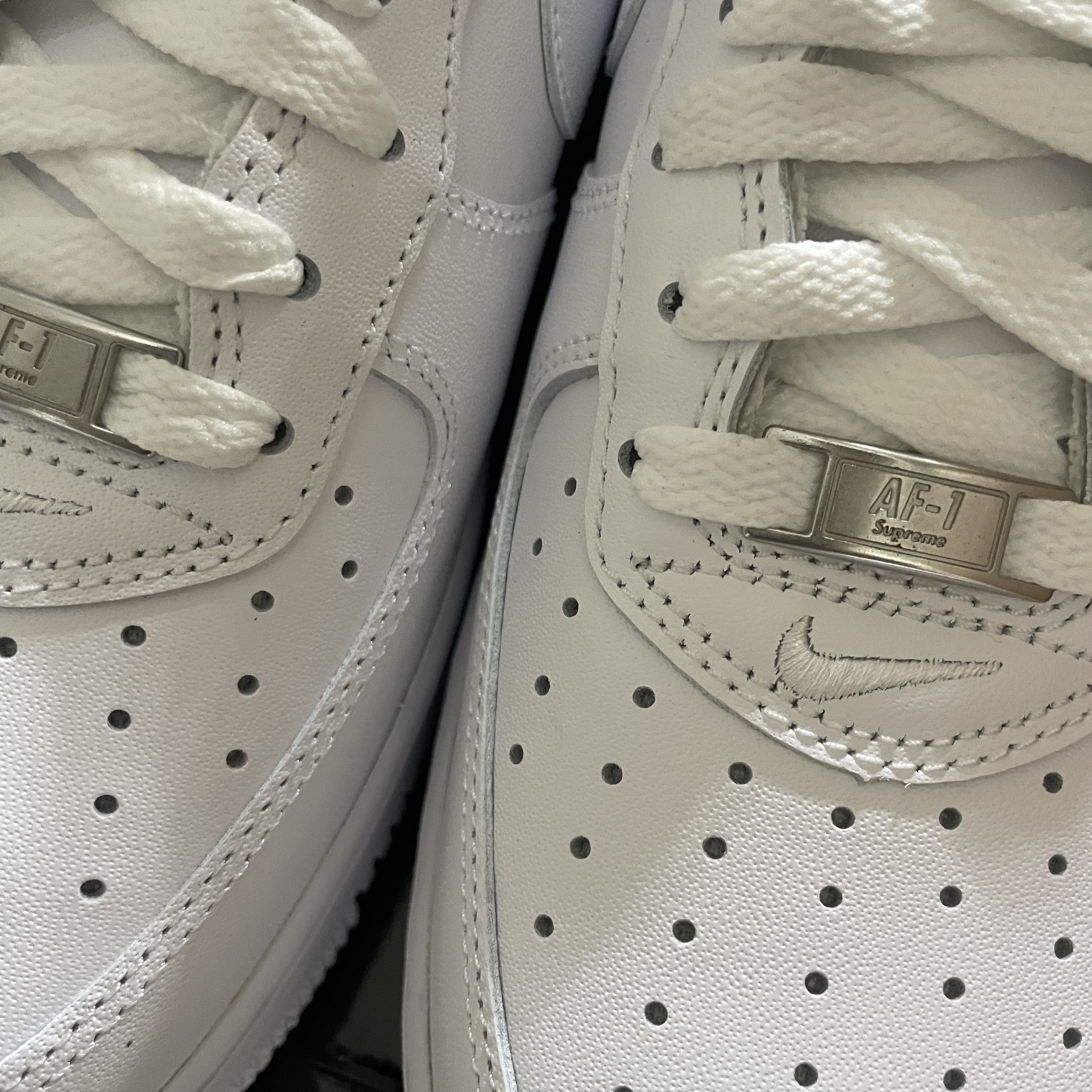 Nike x Supreme Air Force 1 Low White 착용 스타일 - 1
