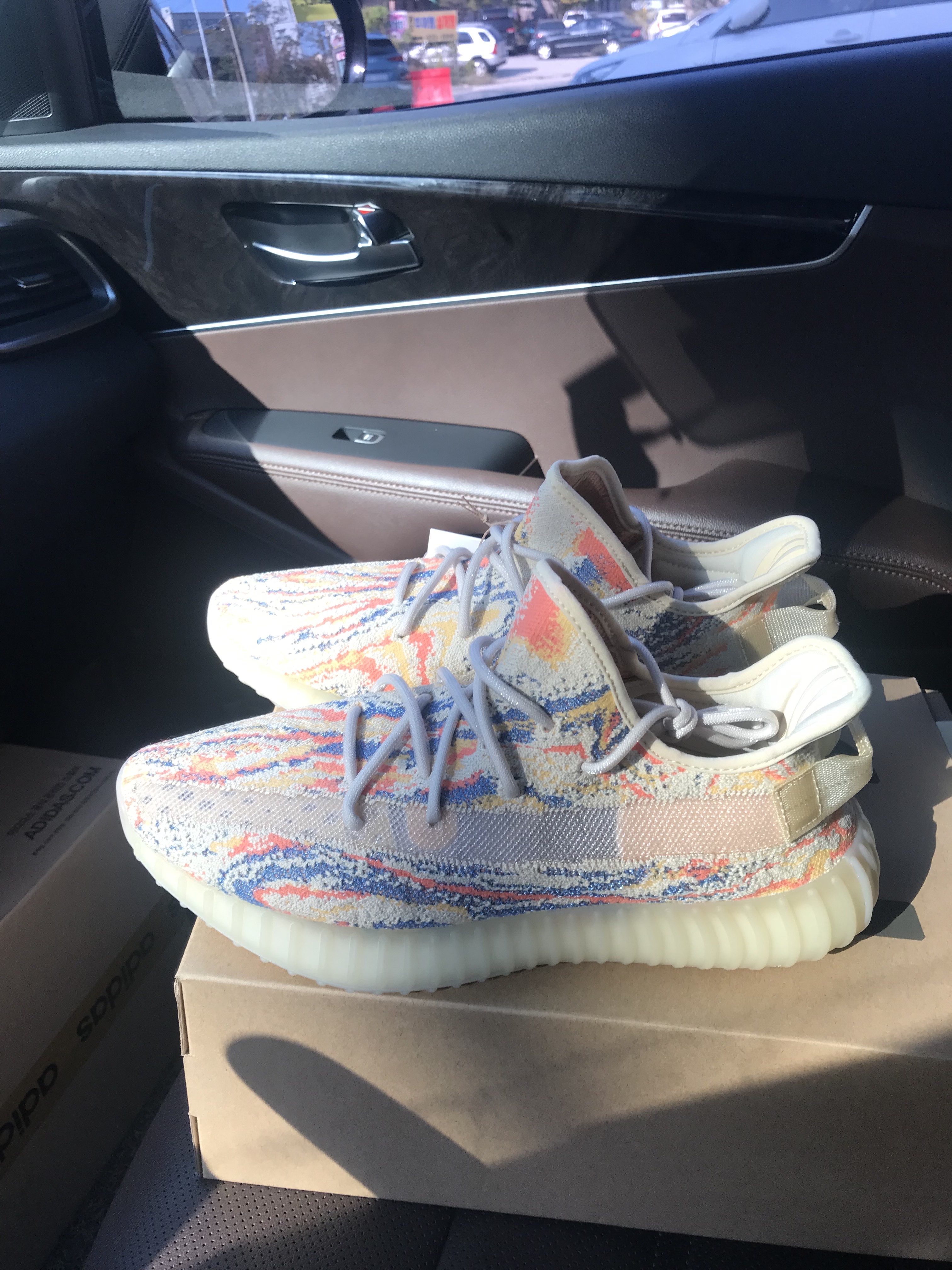 Adidas Yeezy Boost 350 V2 MX Oat 착용 스타일 - 2