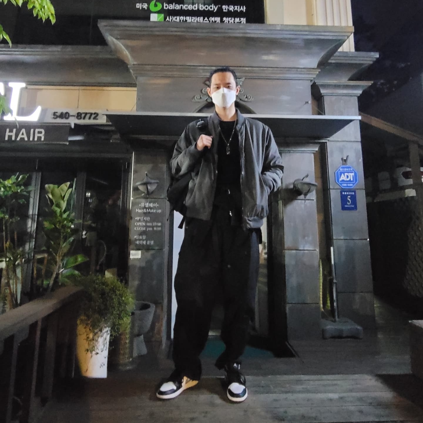 Jordan 1 Low Black Particle Grey 착용 스타일 - 1