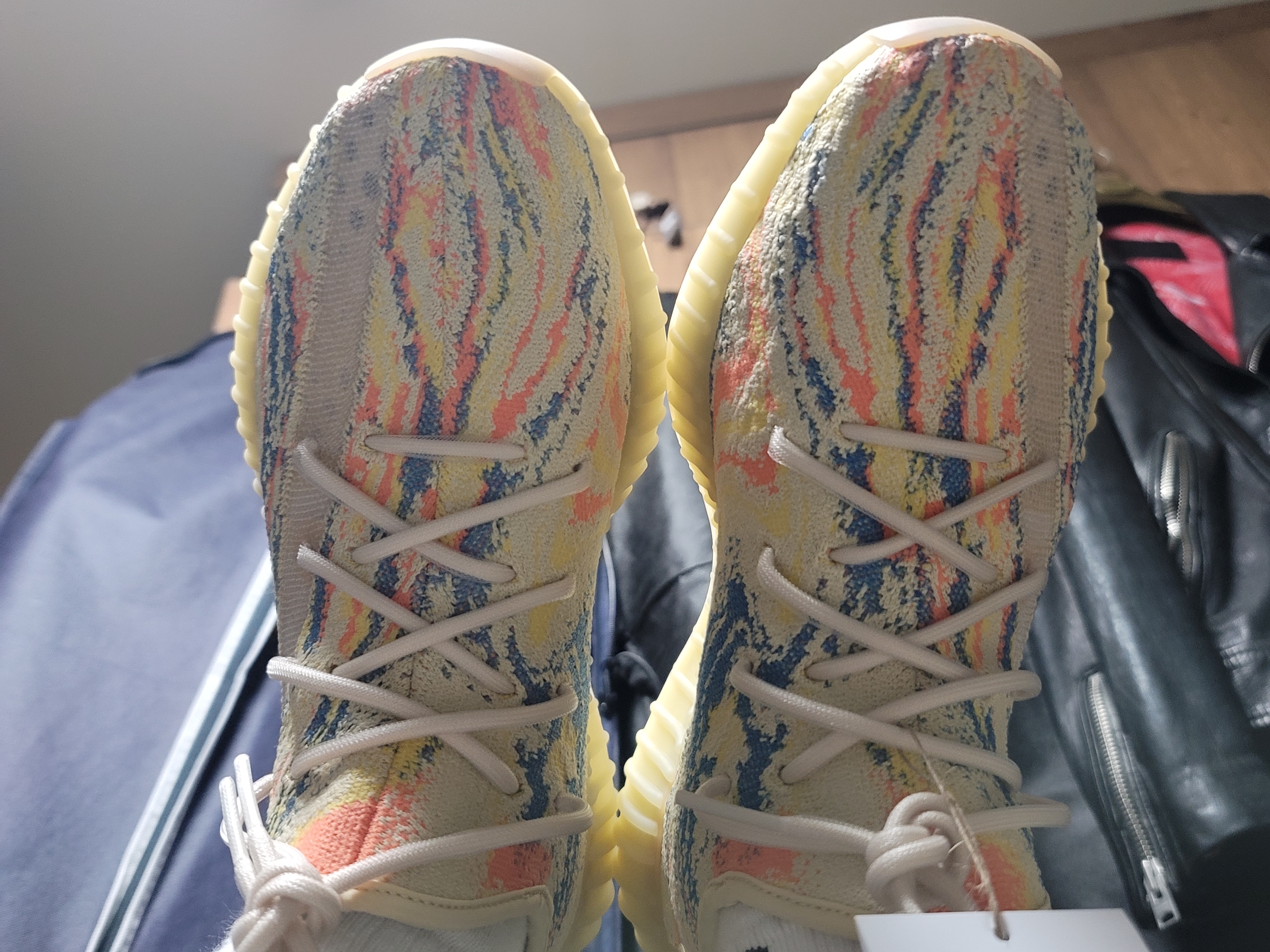 Adidas Yeezy Boost 350 V2 MX Oat 착용 스타일
