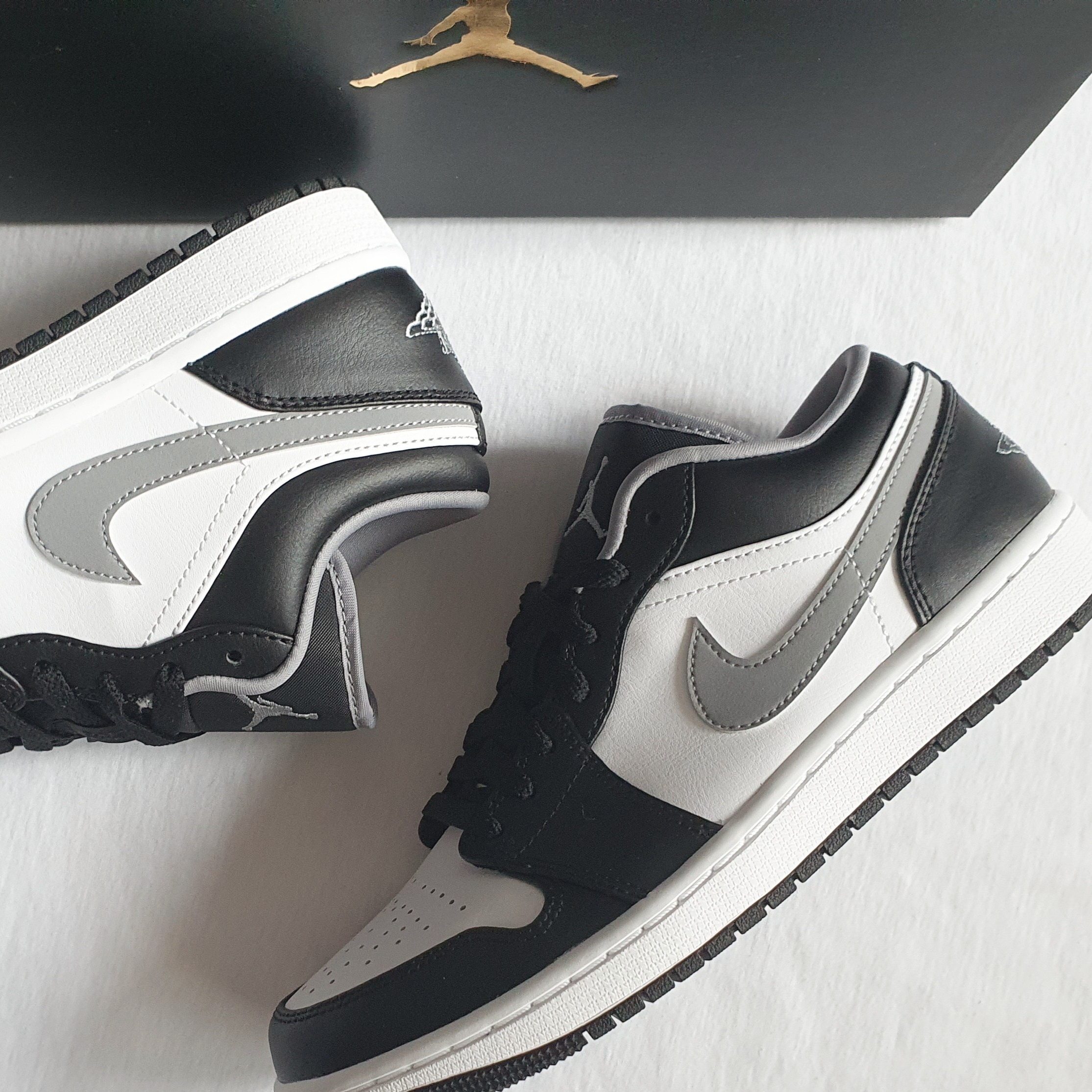 Jordan 1 Low Black Particle Grey, (GS) Jordan 1 Low Black Particle Grey 착용 스타일 - 1