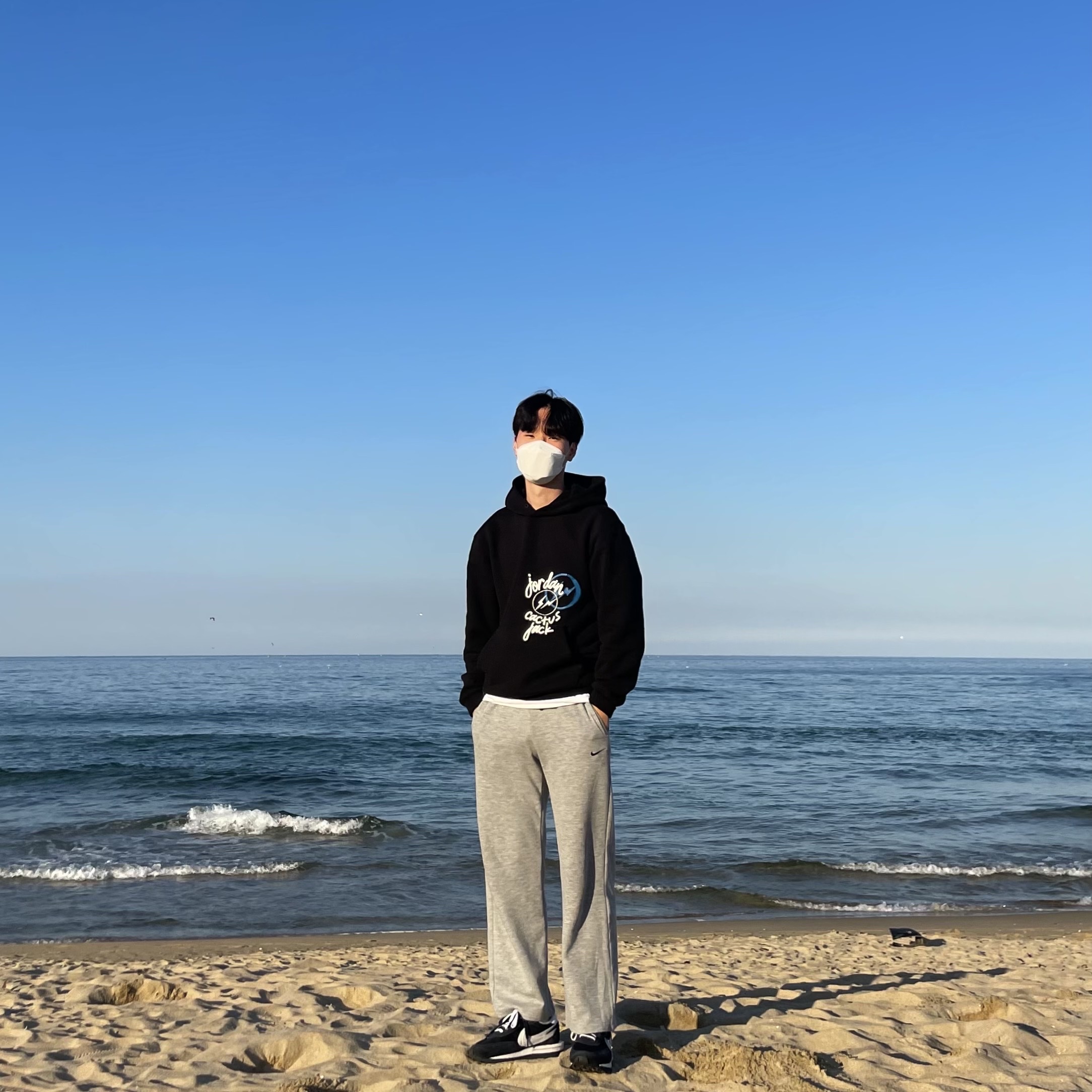 Nike x Sacai x Fragment LDWaffle Blackened Blue, Jordan x Travis Scott x Fragment Hoodie Black (DJ0615-010) 착용 스타일