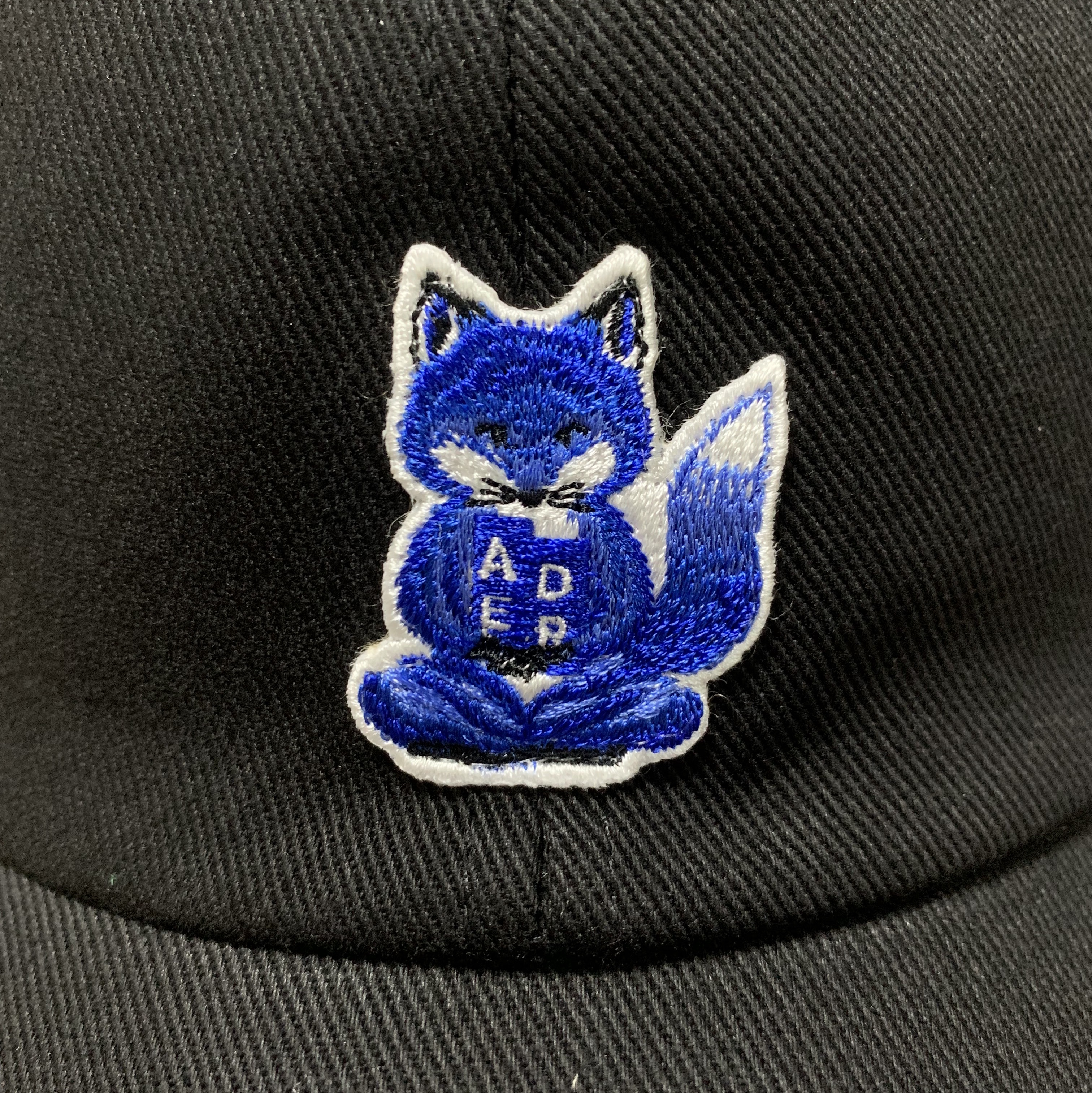 Maison Kitsune x Ader Error Meditation Fox Cap Black 착용 스타일 - 1