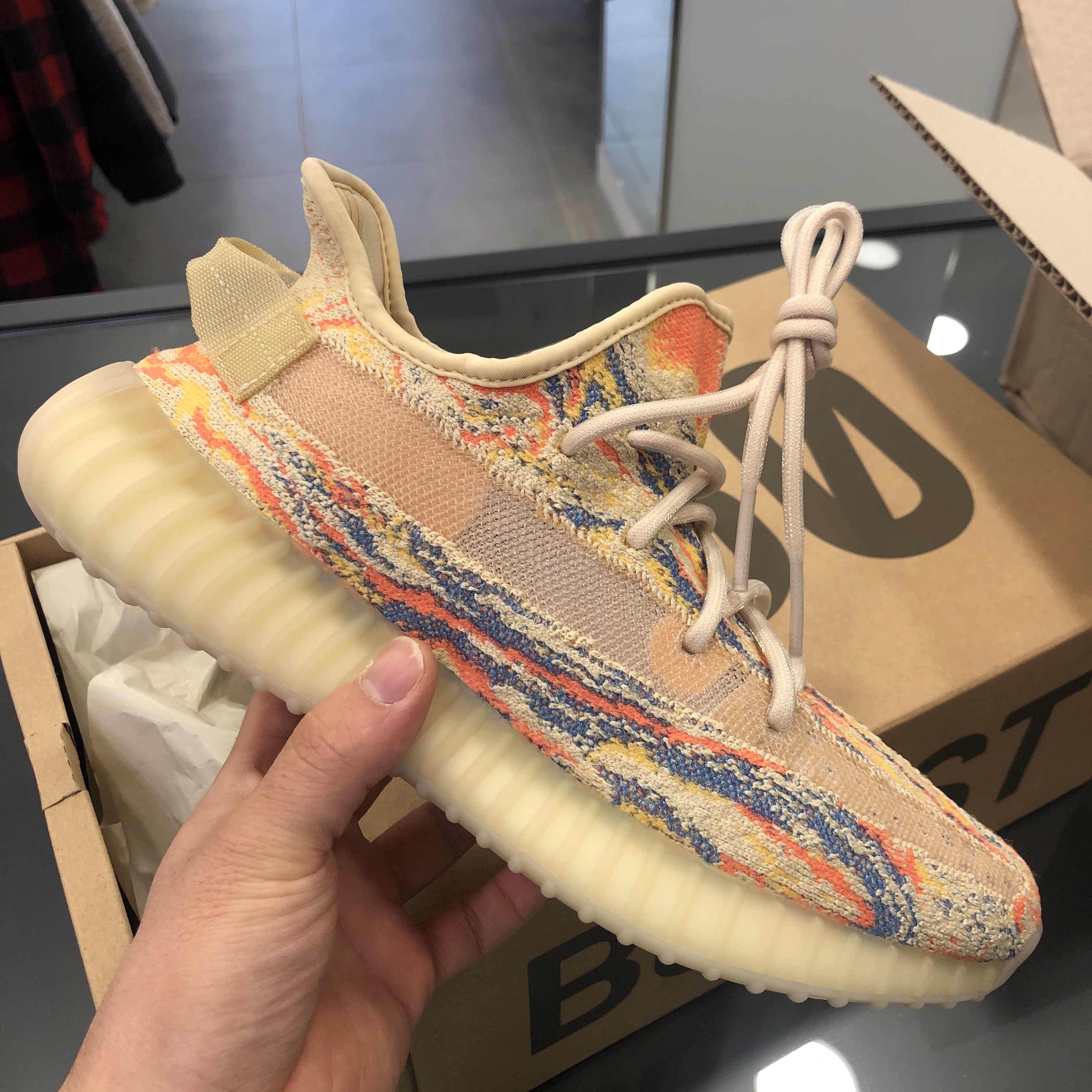 Adidas Yeezy Boost 350 V2 MX Oat 착용 스타일