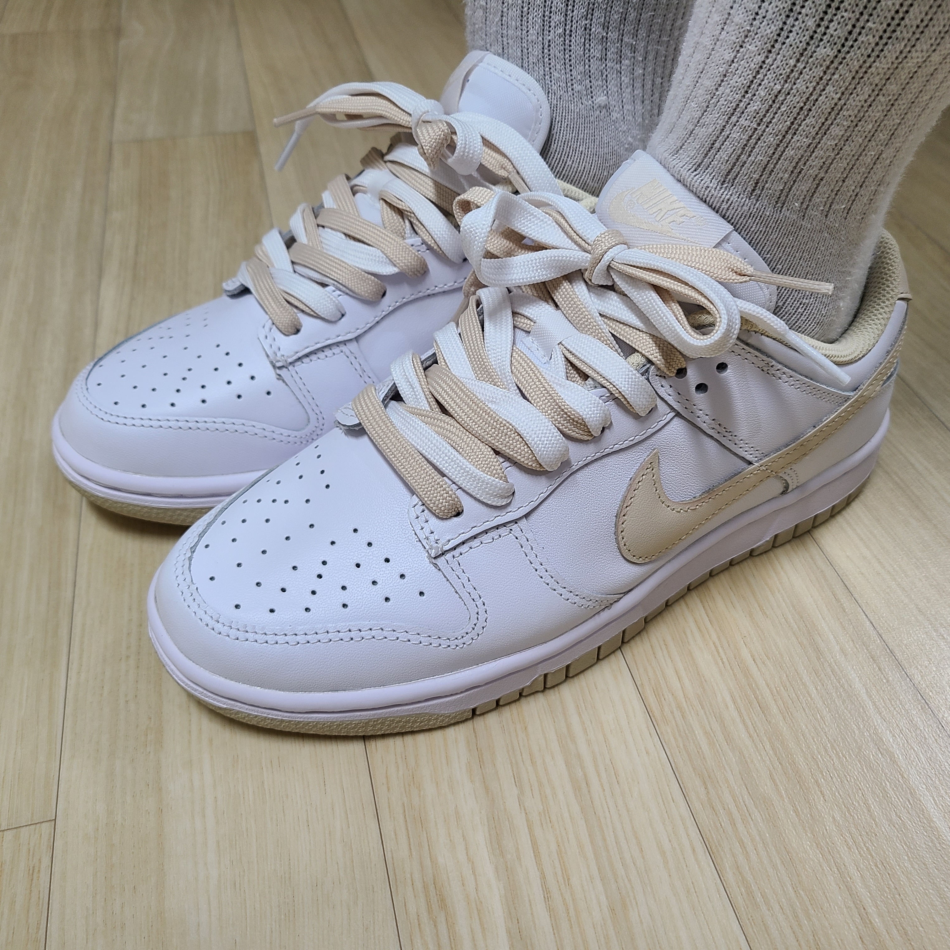 (W) Nike Dunk Low Pearl White 착용 스타일