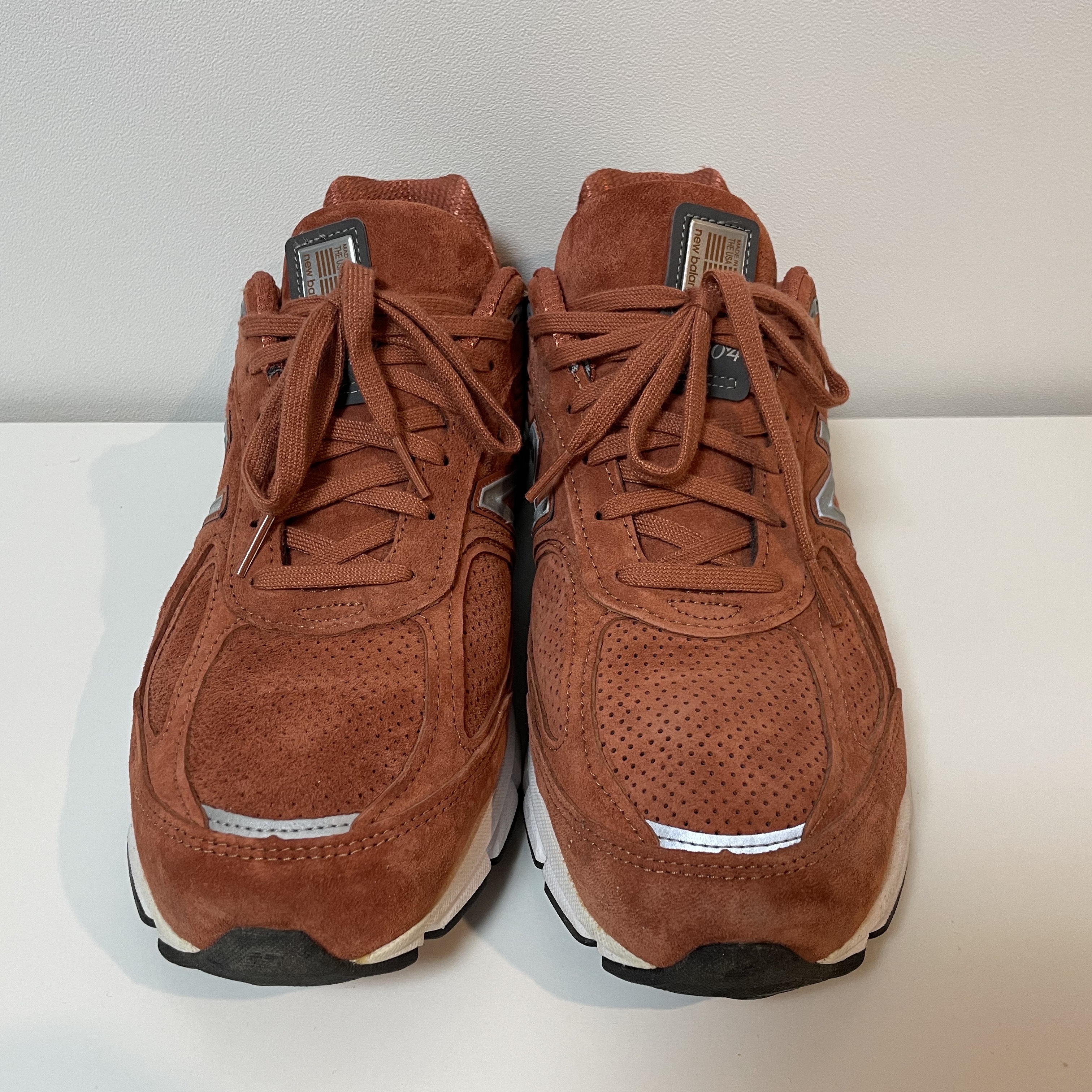 New Balance 990v4 Made in USA Jupiter Orange - D Standard 착용 스타일 - 2