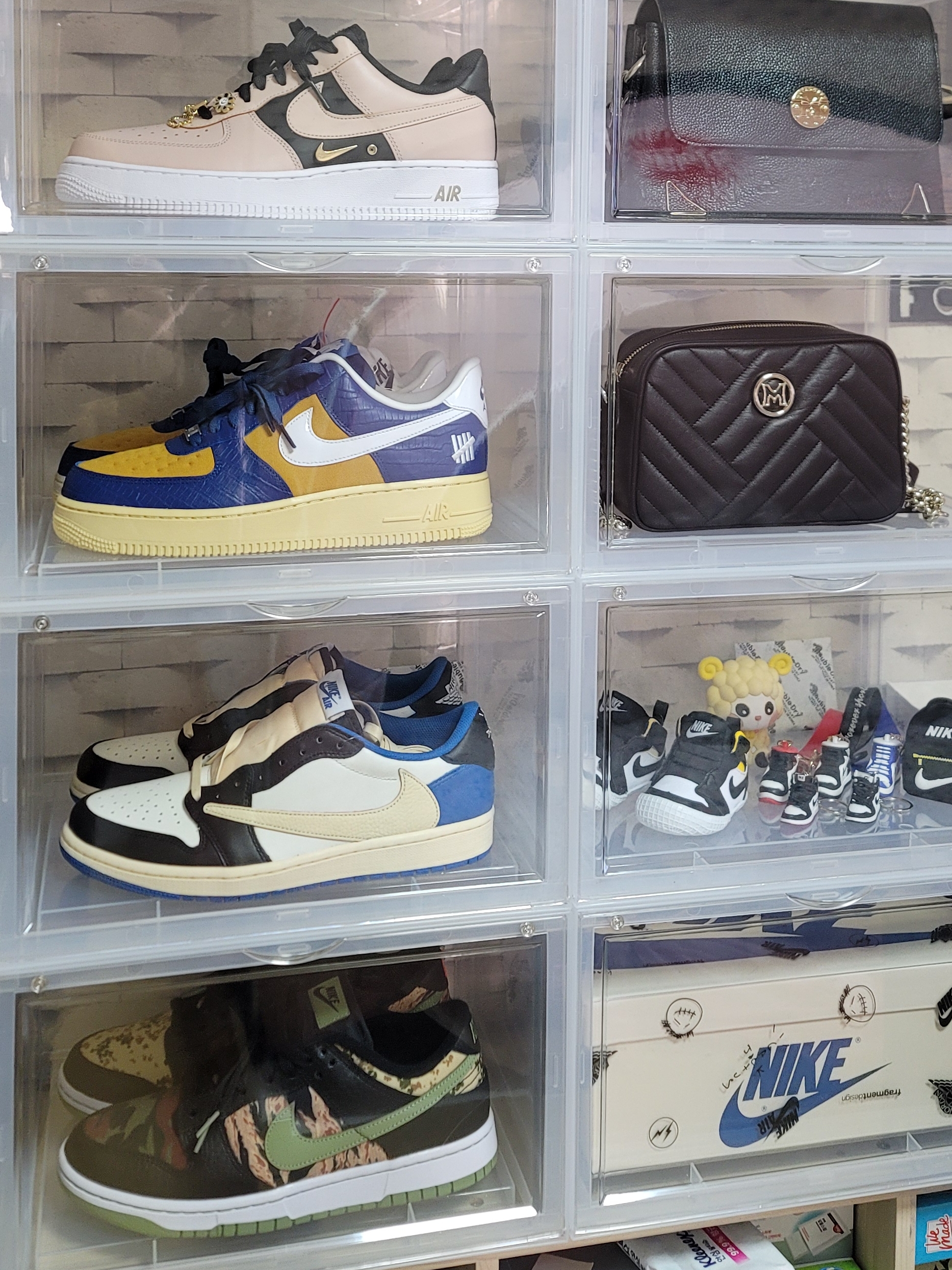 Nike x Undefeated Air Force 1 Low SP 5 On It Court Blue, Nike Dunk Low SE Black Multi Camo 착용 스타일