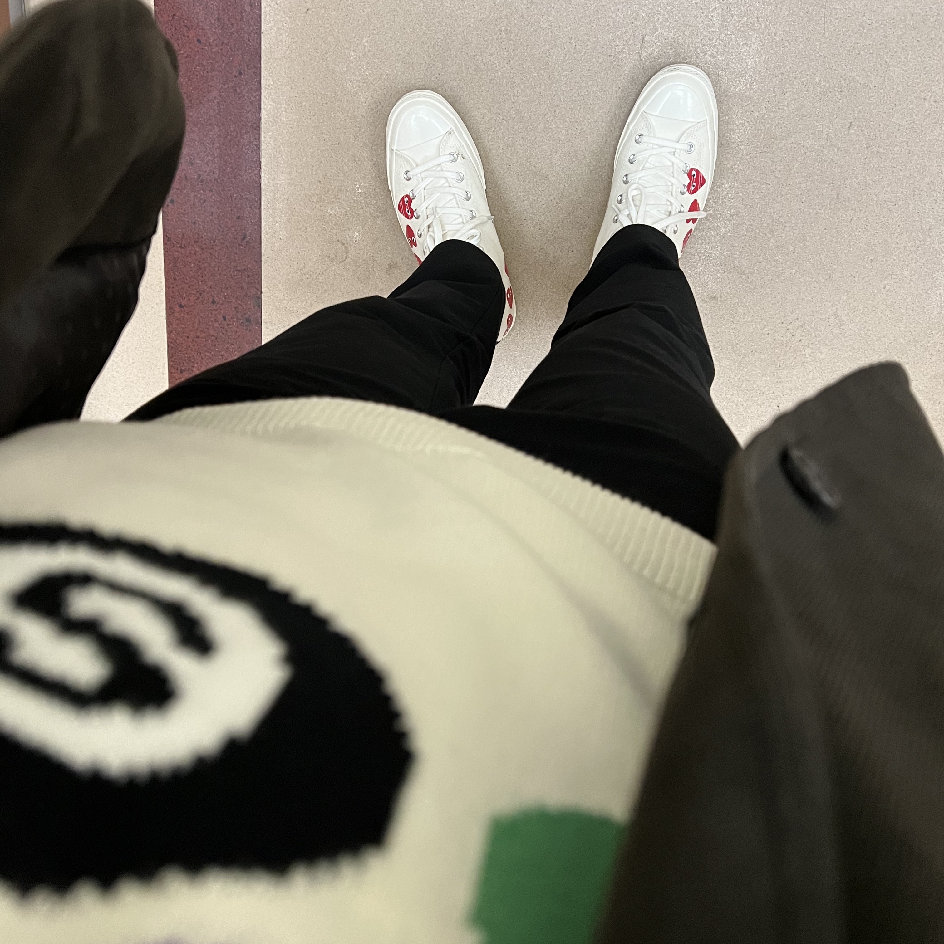 Stussy Billiard Sweater Natural, Converse x Play Comme des Garcons Chuck 70 Hi Multi-Heart White 착용 스타일