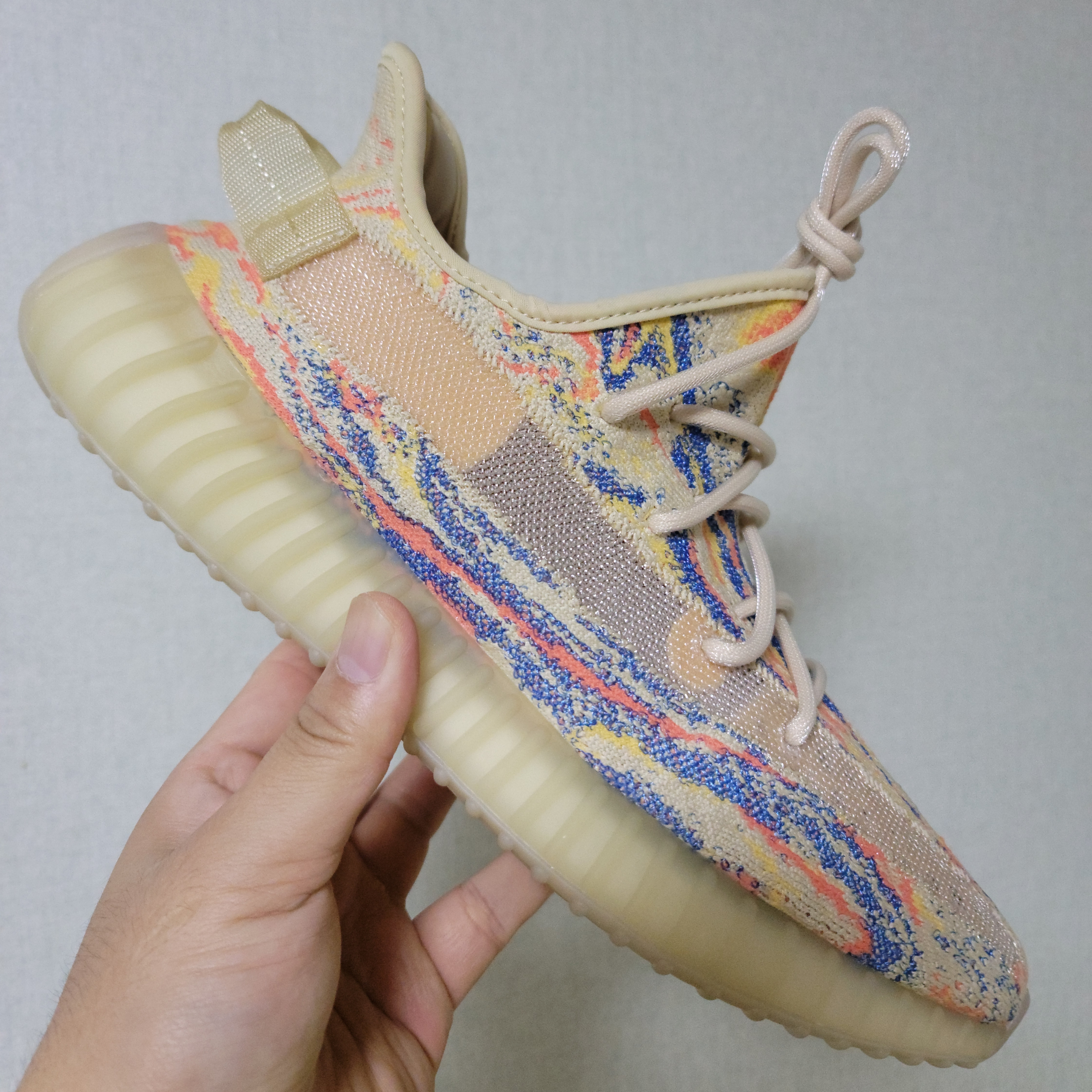 Adidas Yeezy Boost 350 V2 MX Oat 착용 스타일