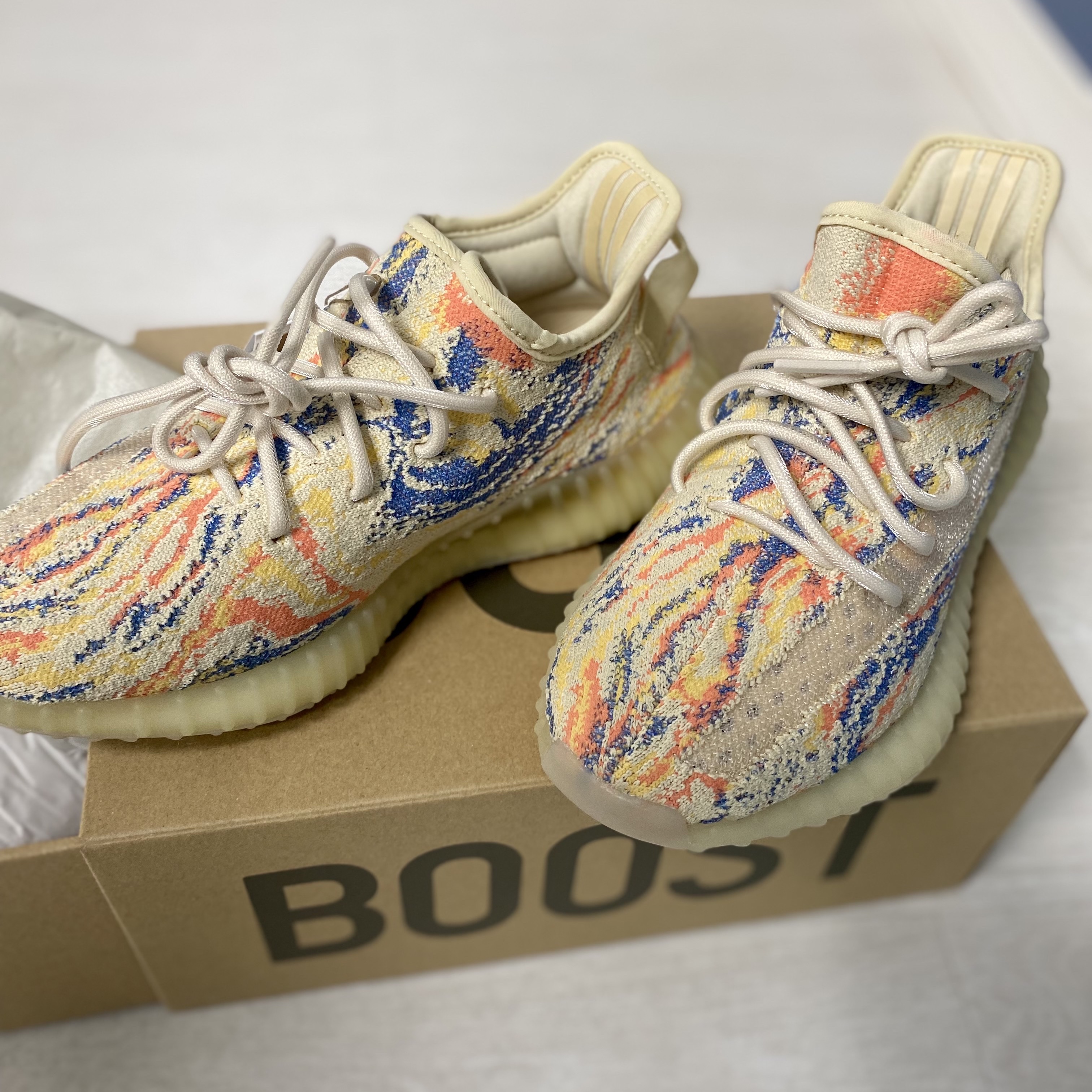 Adidas Yeezy Boost 350 V2 MX Oat 착용 스타일 - 4