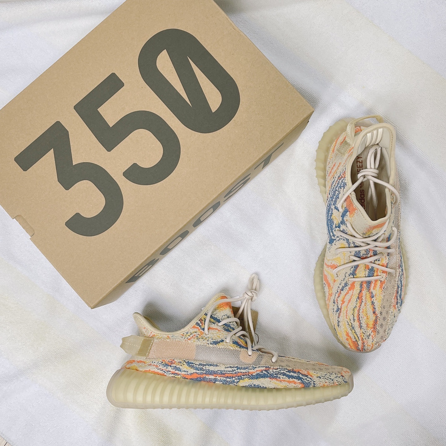 Adidas Yeezy Boost 350 V2 MX Oat 착용 스타일