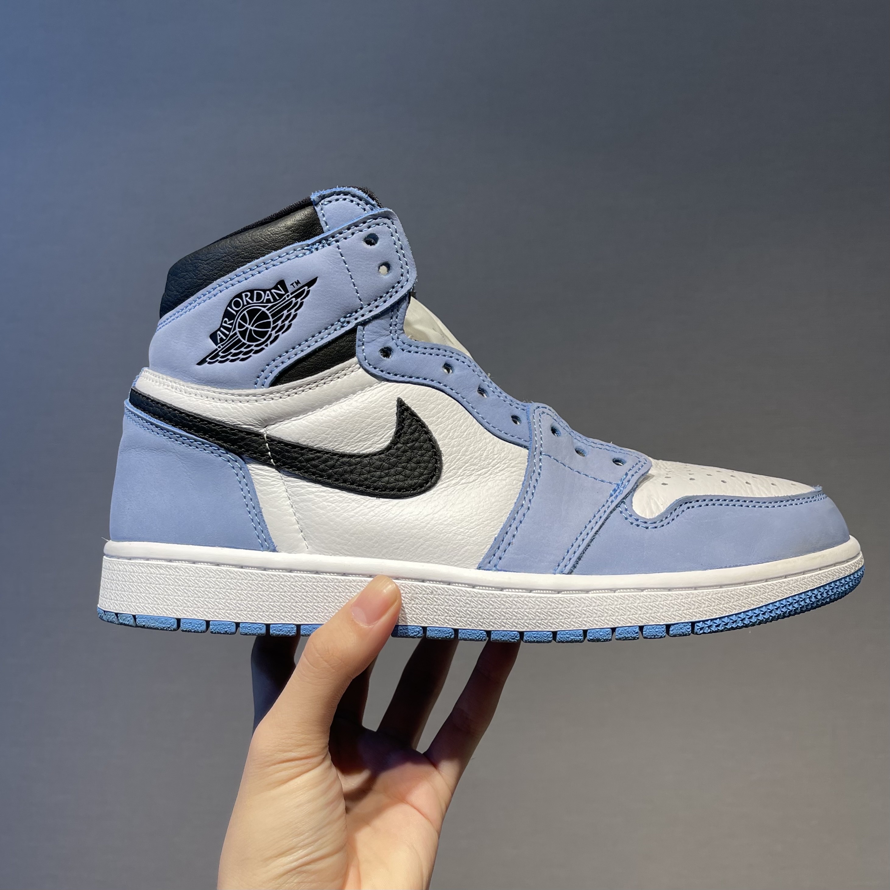 Jordan 1 Retro High OG University Blue 착용 스타일