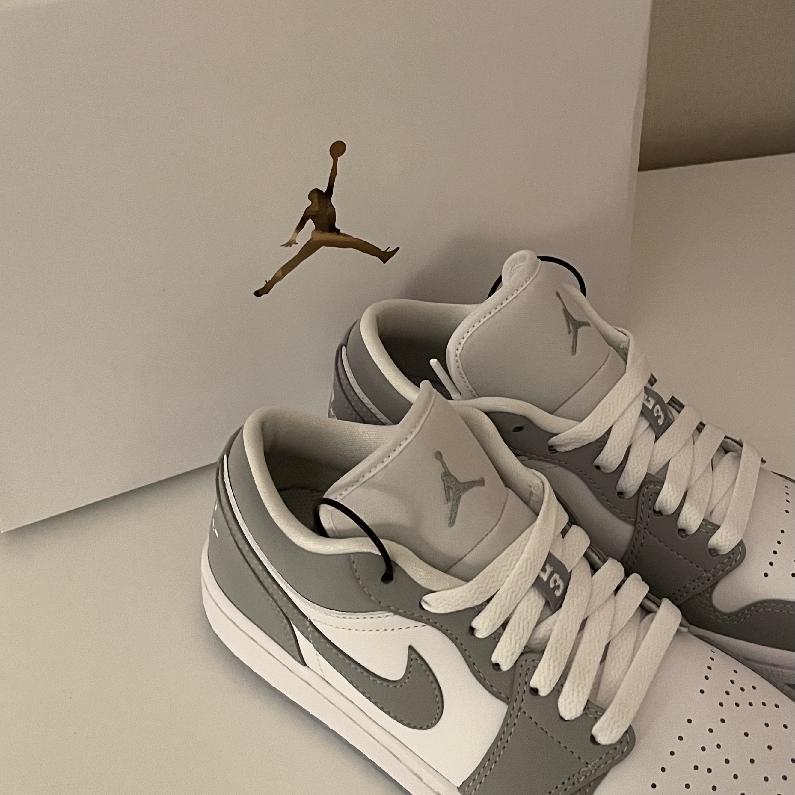 (W) Jordan 1 Low White Wolf Grey 착용 스타일