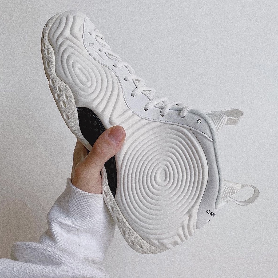 Nike x Comme des Garcons Homme Plus Air Foamposite One White 착용 스타일 - 2