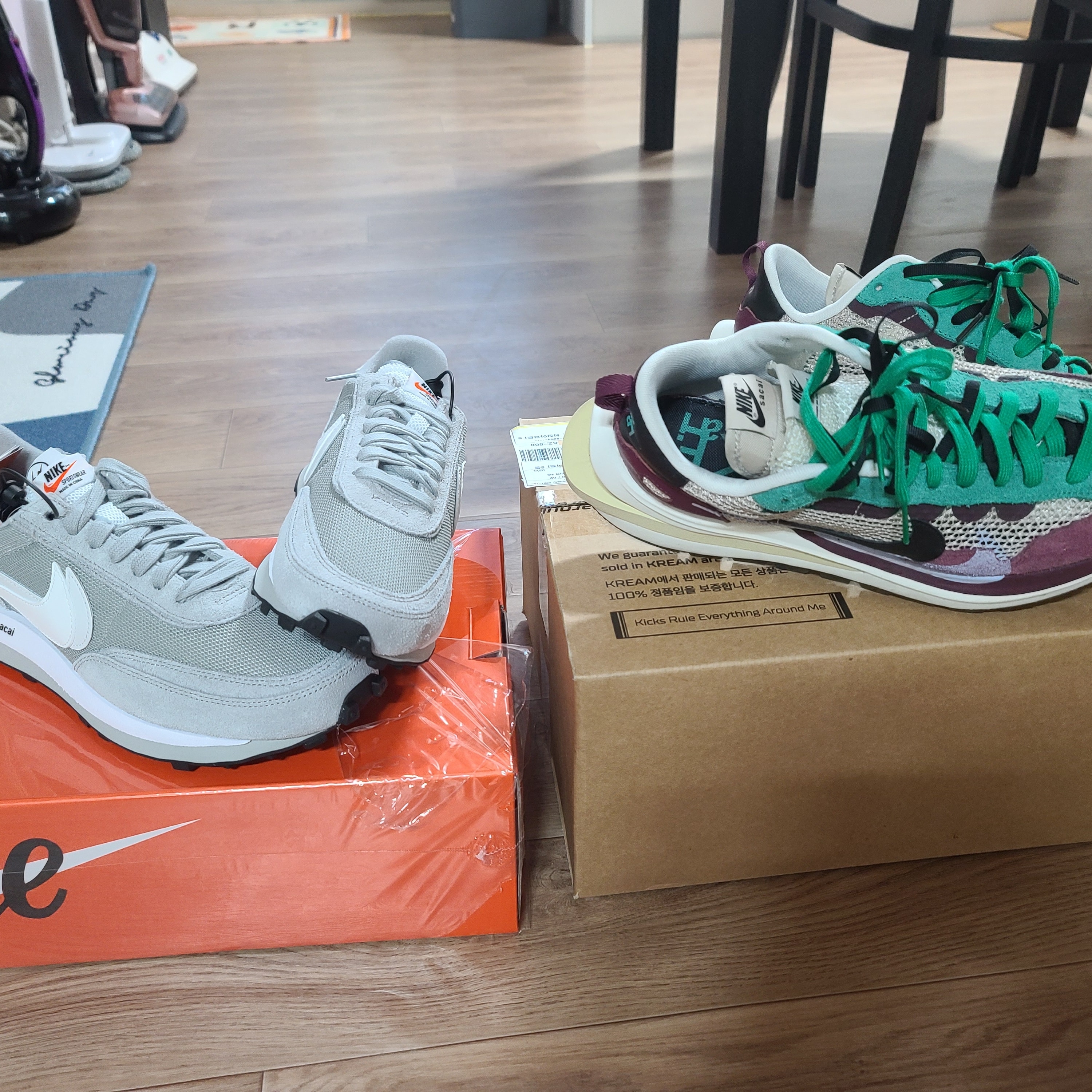 Nike x Sacai x Fragment LDWaffle Light Smoke Grey, Nike x Sacai VaporWaffle String & Black Villain Red 착용 스타일