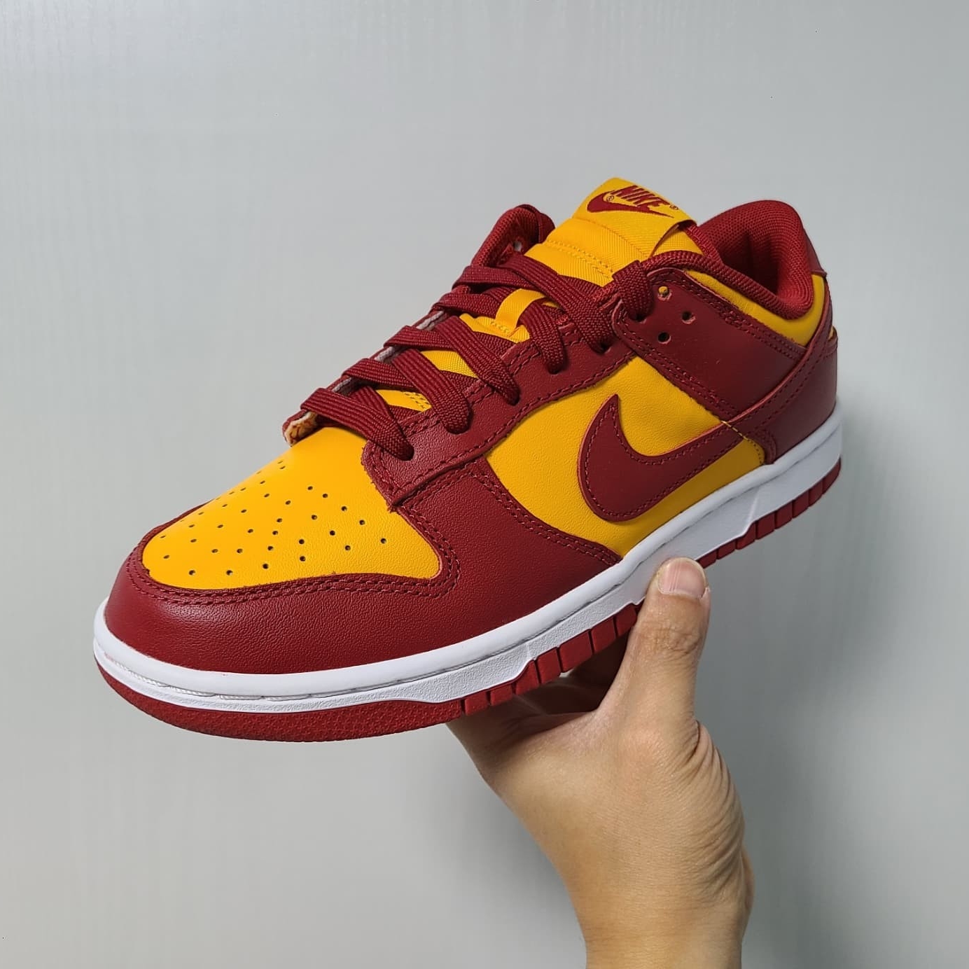 Nike Dunk Low Retro Championship Gold 착용 스타일 - 1
