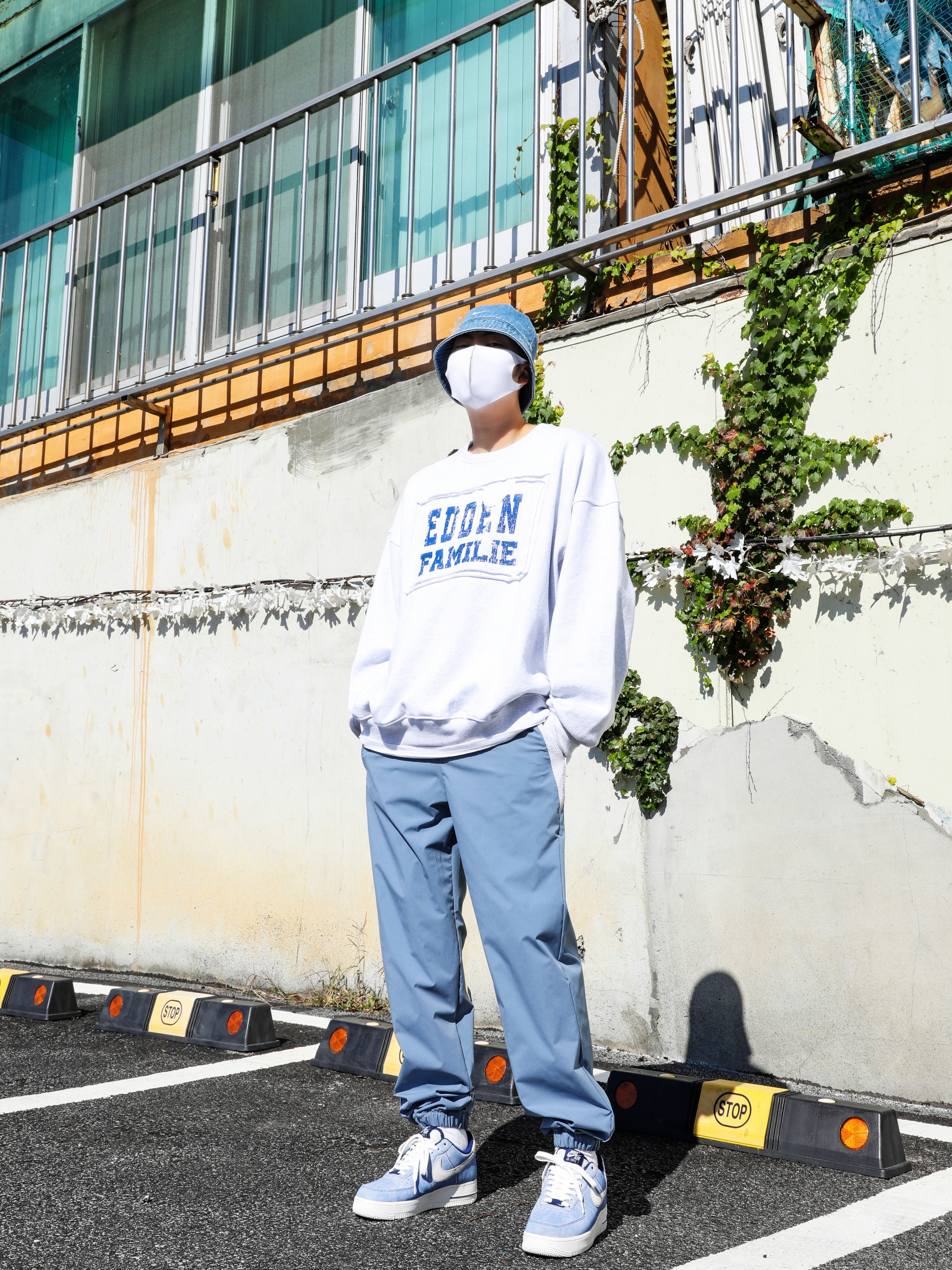 Nike Air Force 1 '07 LV8 Dusty Blue 착용 스타일 - 2